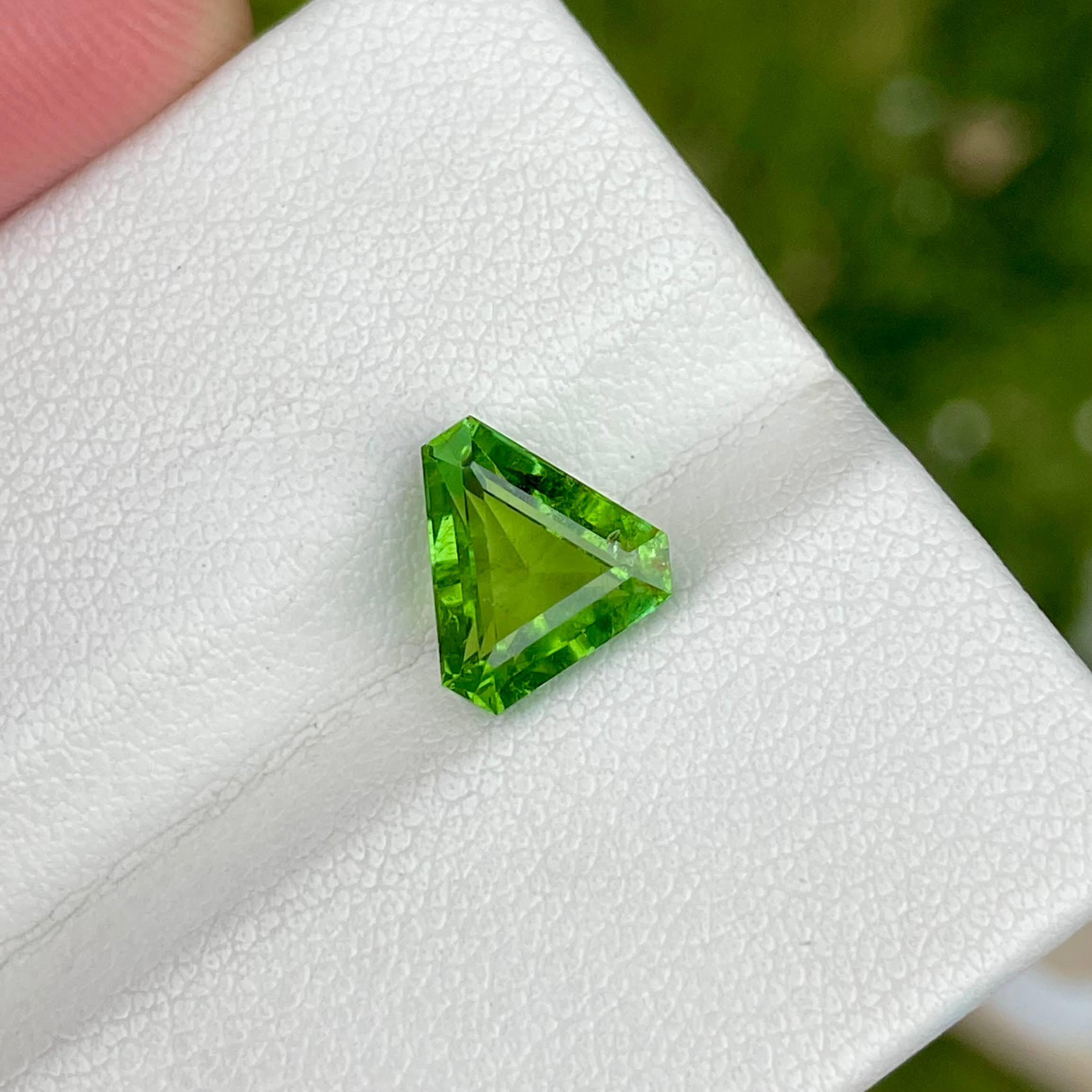 2.50 Carats Green Tourmaline Gemstone