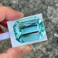 122.65 Carat Blue Aquamarine Stone