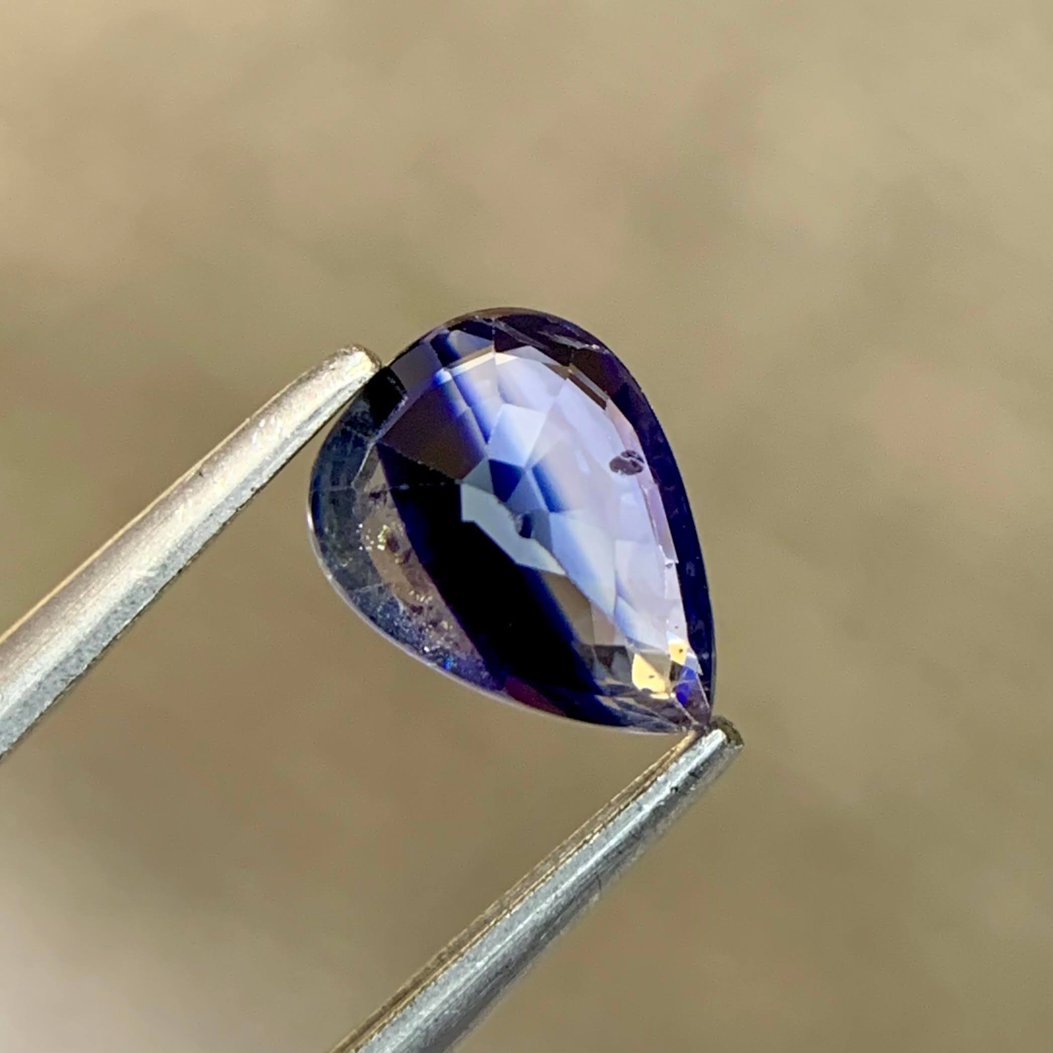 rare-bicolor-sapphire-0-93ct-sri-lanka-pear-heated-vs