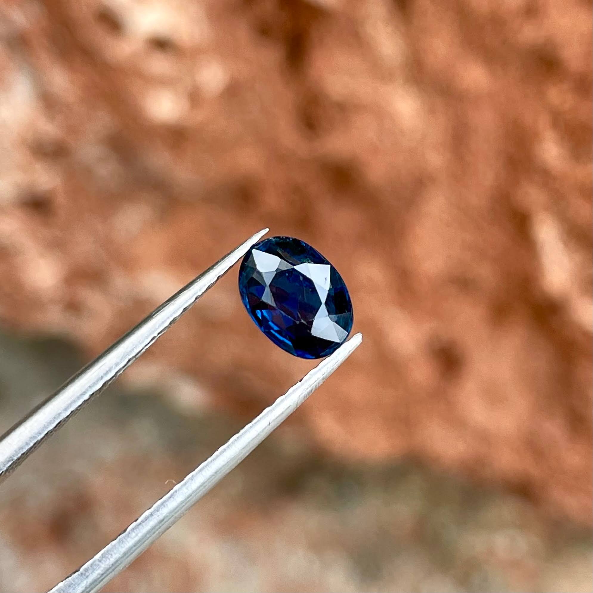 0.90 Carats Blue Sapphire Oval Cut