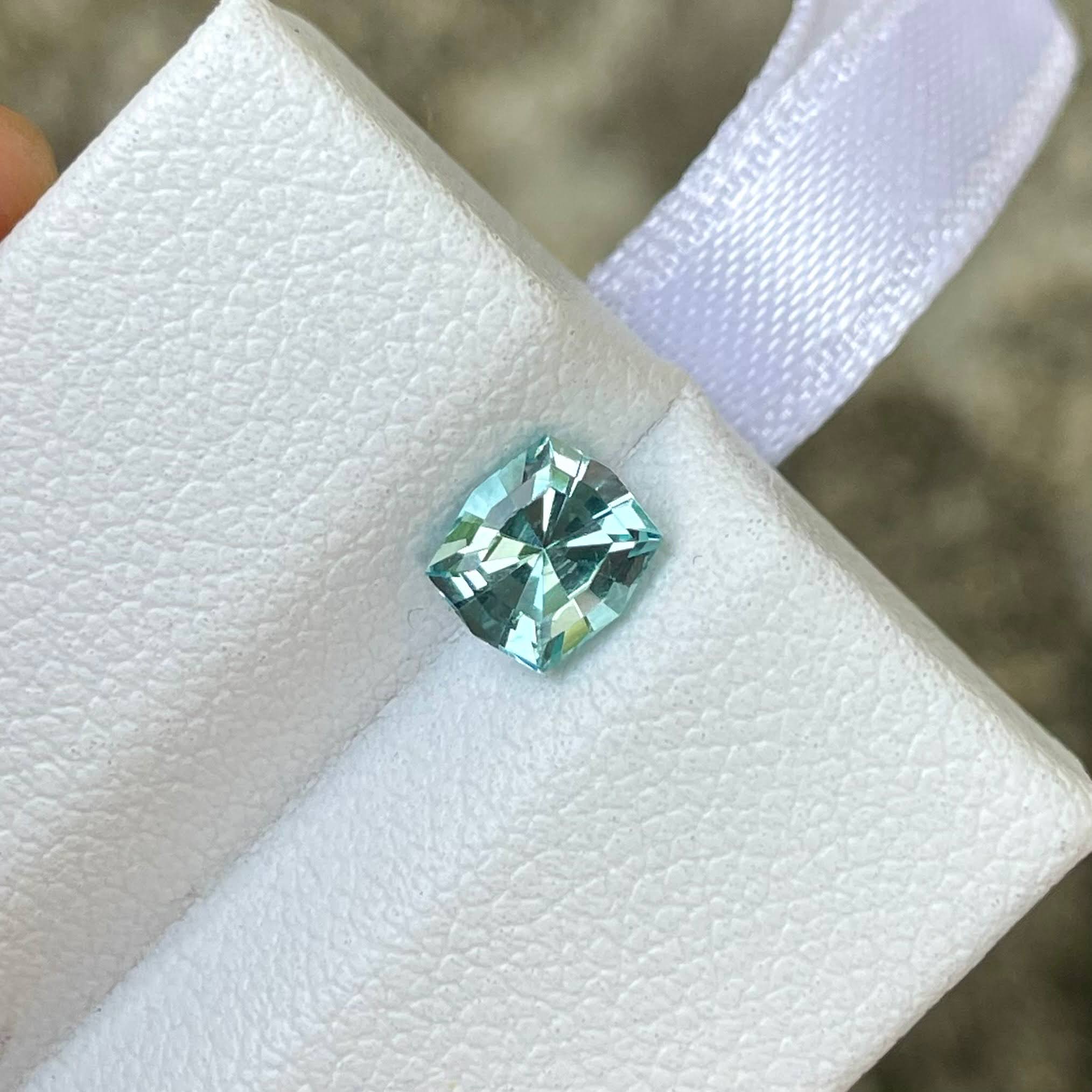 0.80 Carats Blue Aquamarine Gemstone