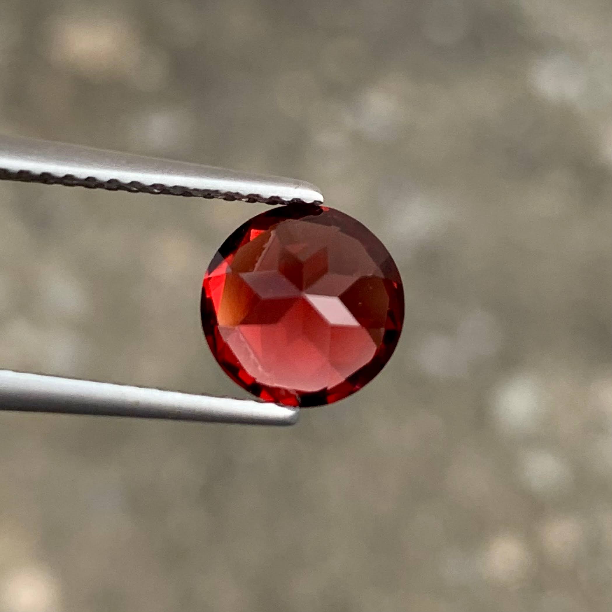 2.60ct Red Garnet Round Brilliant Cut 