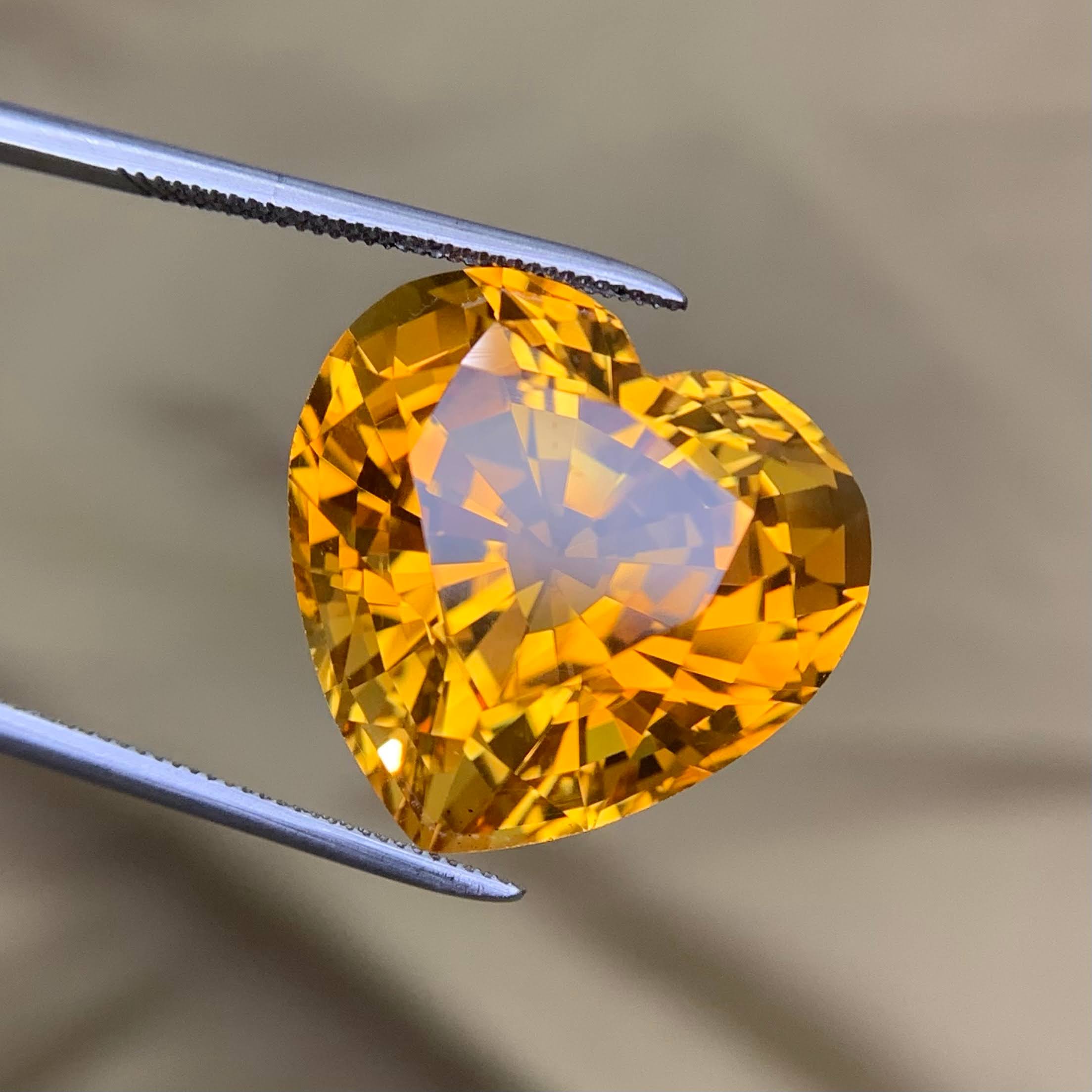mandarin-citrine-22-67ct-brazil-heart