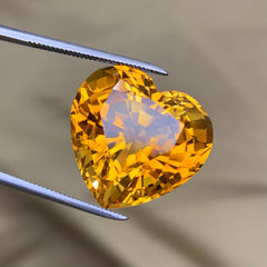mandarin-citrine-22-67ct-brazil-heart