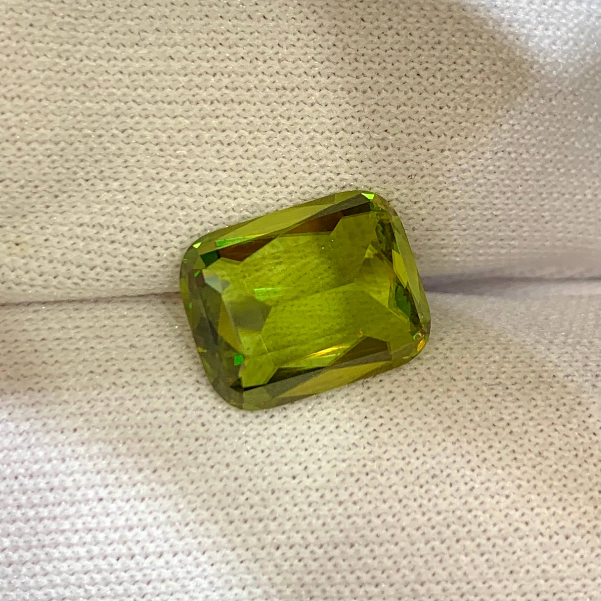 3-76-carats-fire-chrome-sphene-cushion-brilliant-cut-madagascar