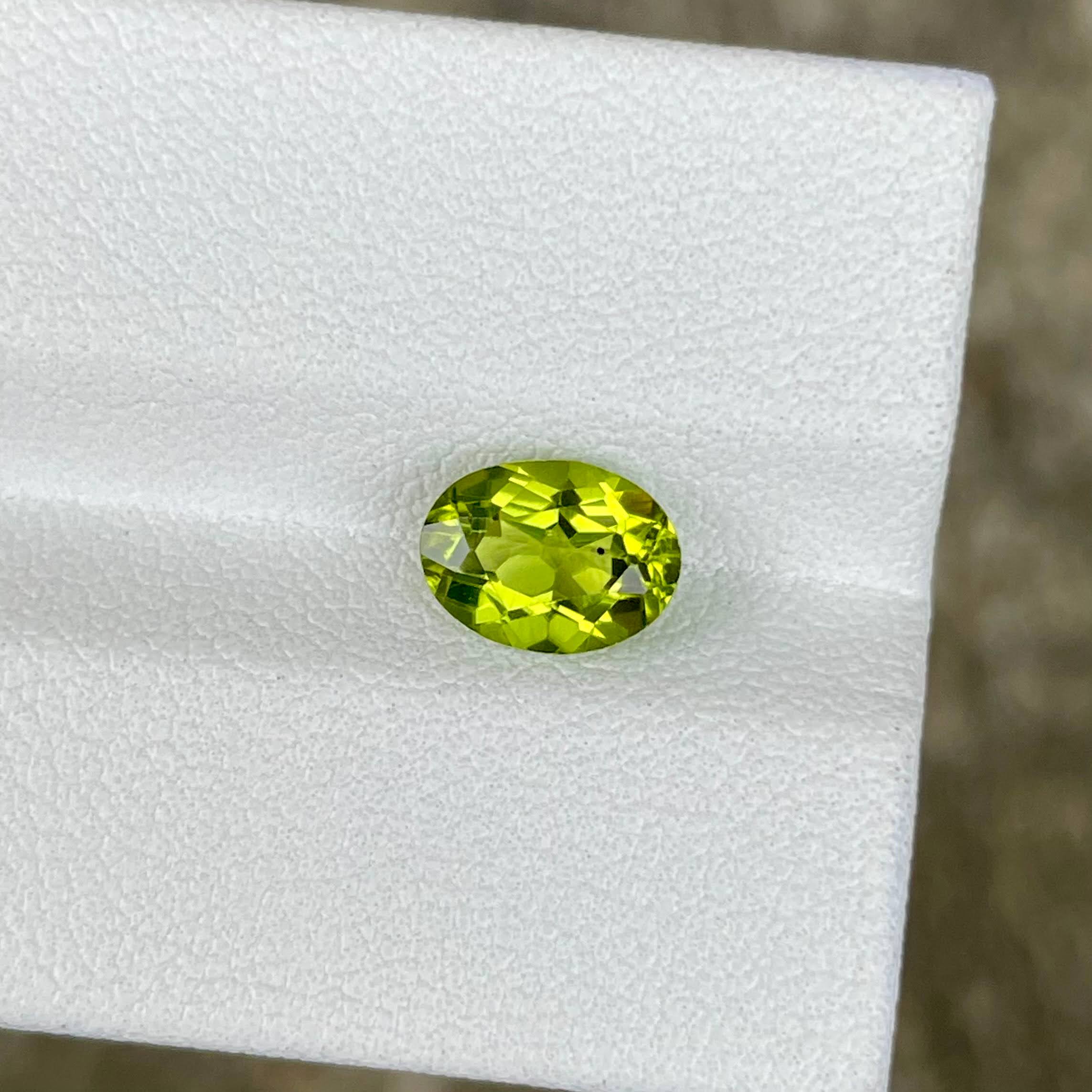 1.28 Carats Peridot Stone Oval Cut