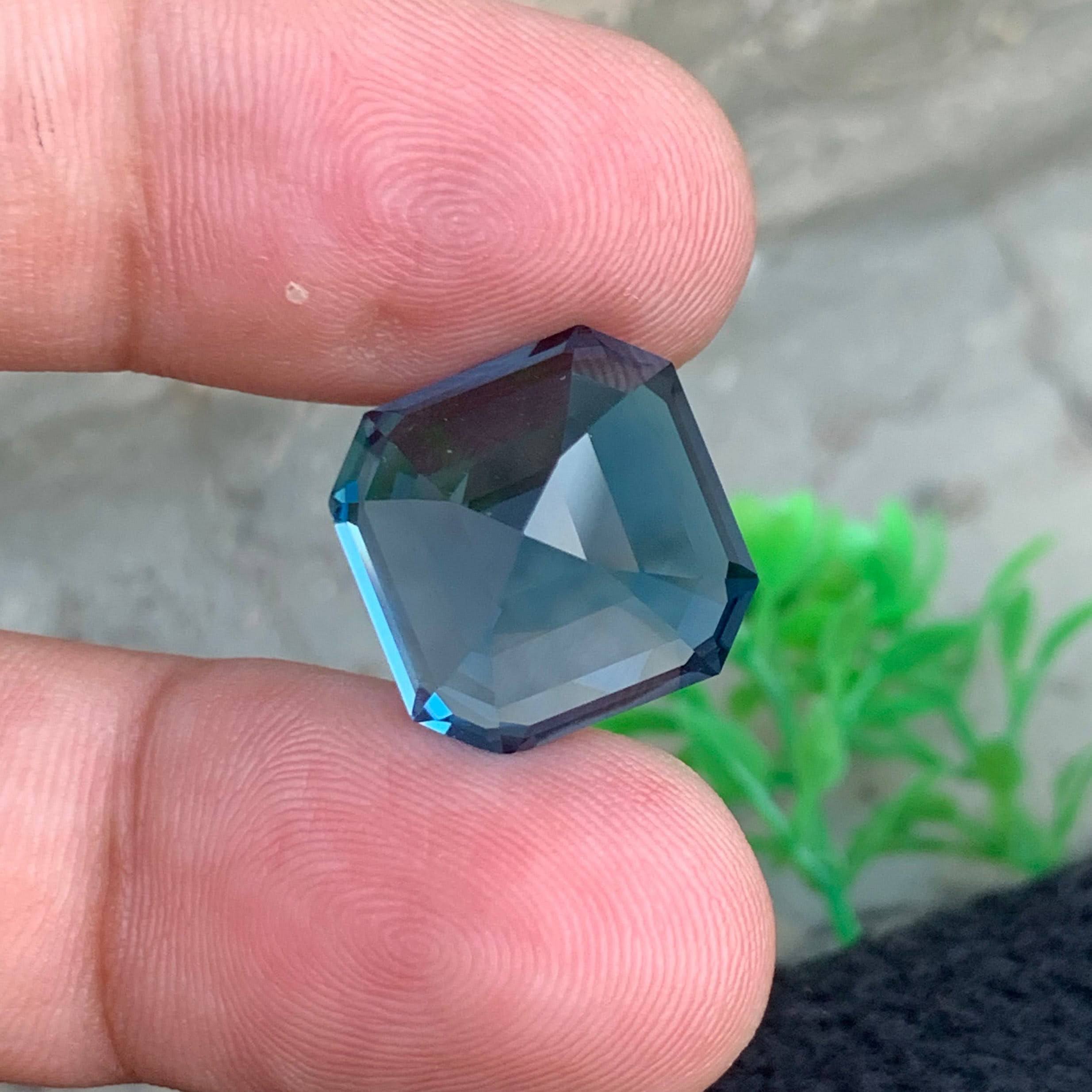 23.80 Carats London Blue Topaz Stone