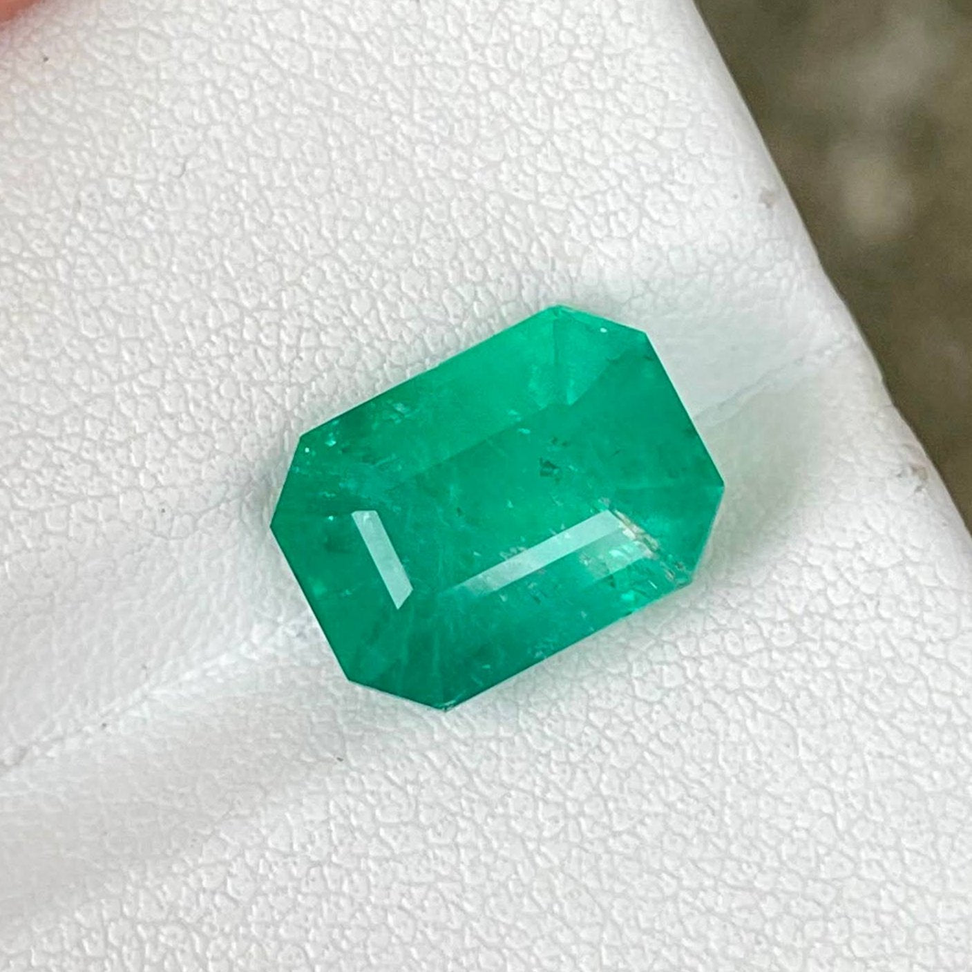 6.68 Carats Emerald Faceted Gemstone