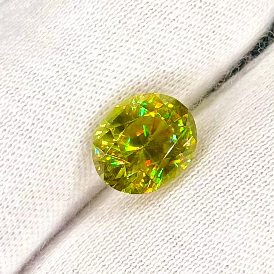 4.40 Carats Oval Cut Sphene Gemstone