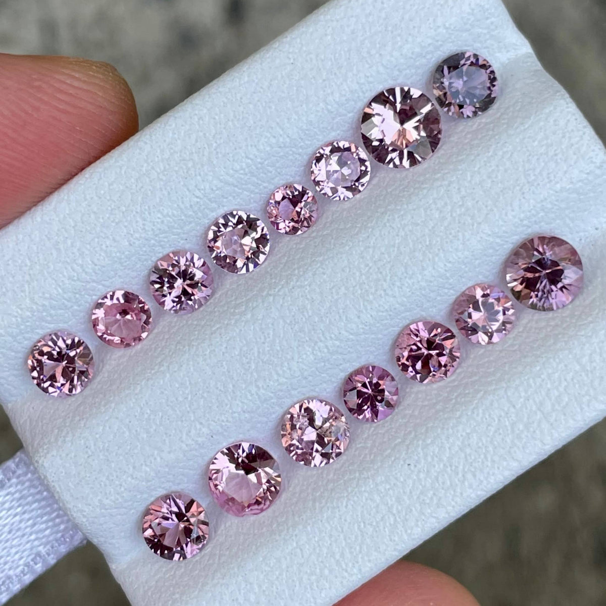 5.11 carats 15 Piece Pink Spinel Lot