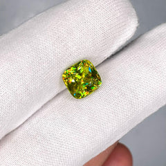 4.00 Carats Oval Green Sphene Gemstone