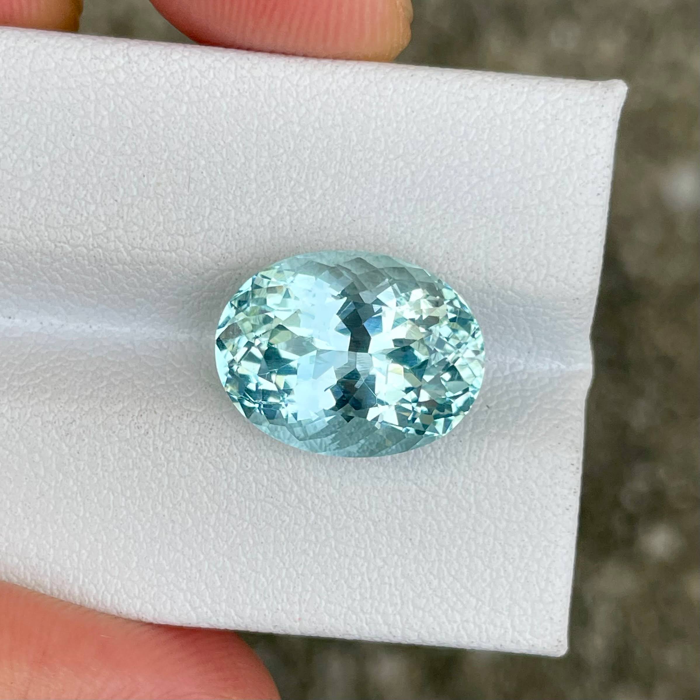 7.68 Carats Blue Aquamarine Oval Stone