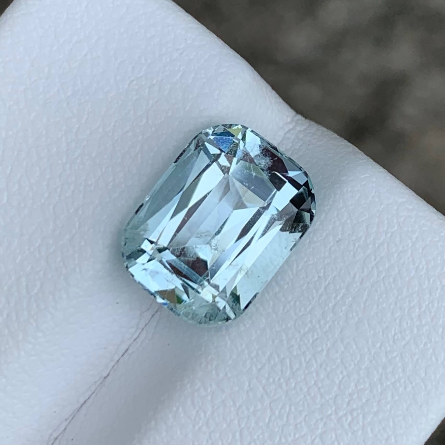 sea-blue-aquamarine-3-93ct-pakistan