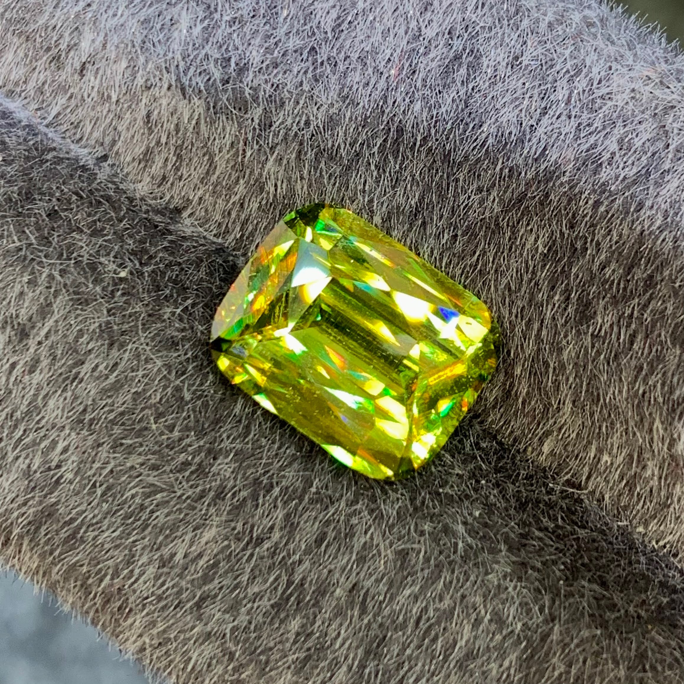 3-76-carats-fire-chrome-sphene-cushion-brilliant-cut-madagascar