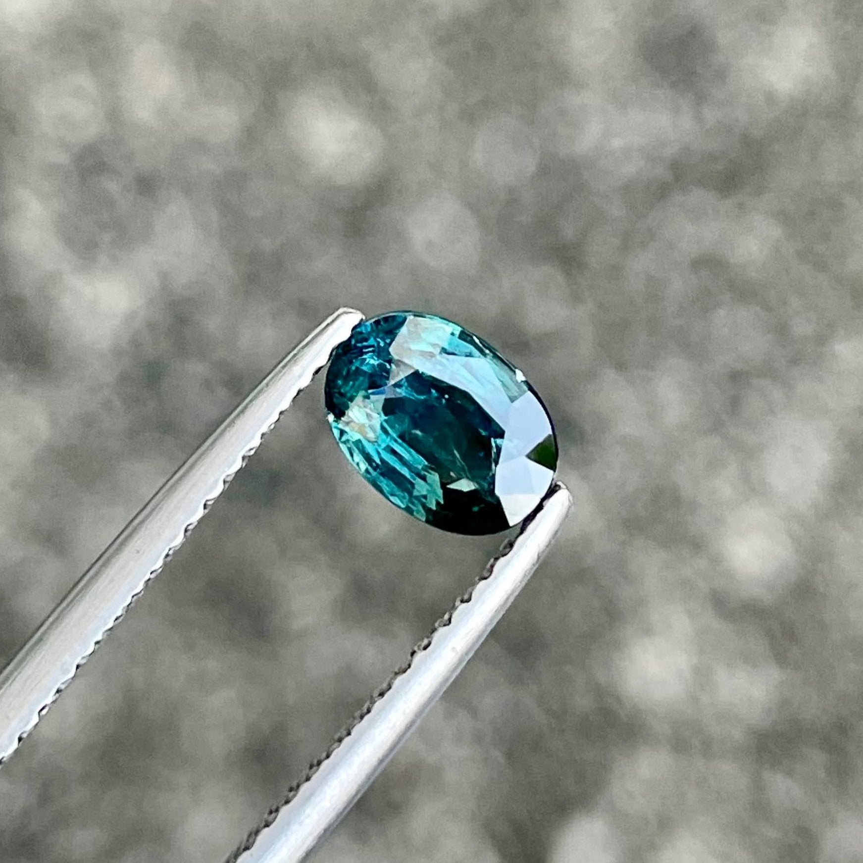 1.06 Carats Teal Sapphire Gem Oval Cut