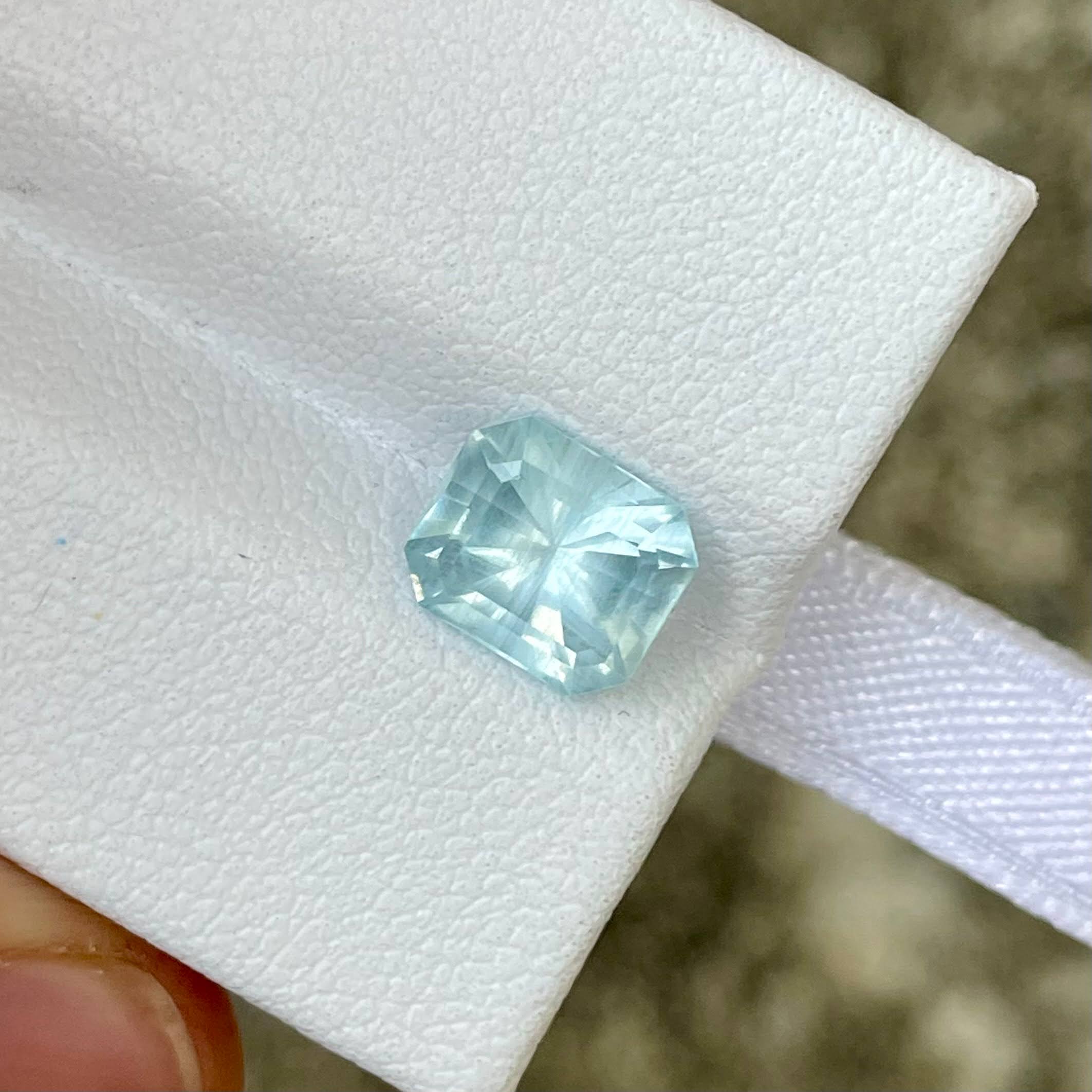 1.72 Carats Blue Aquamarine Gemstone