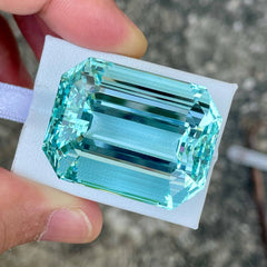 122.65 Carat Blue Aquamarine Stone