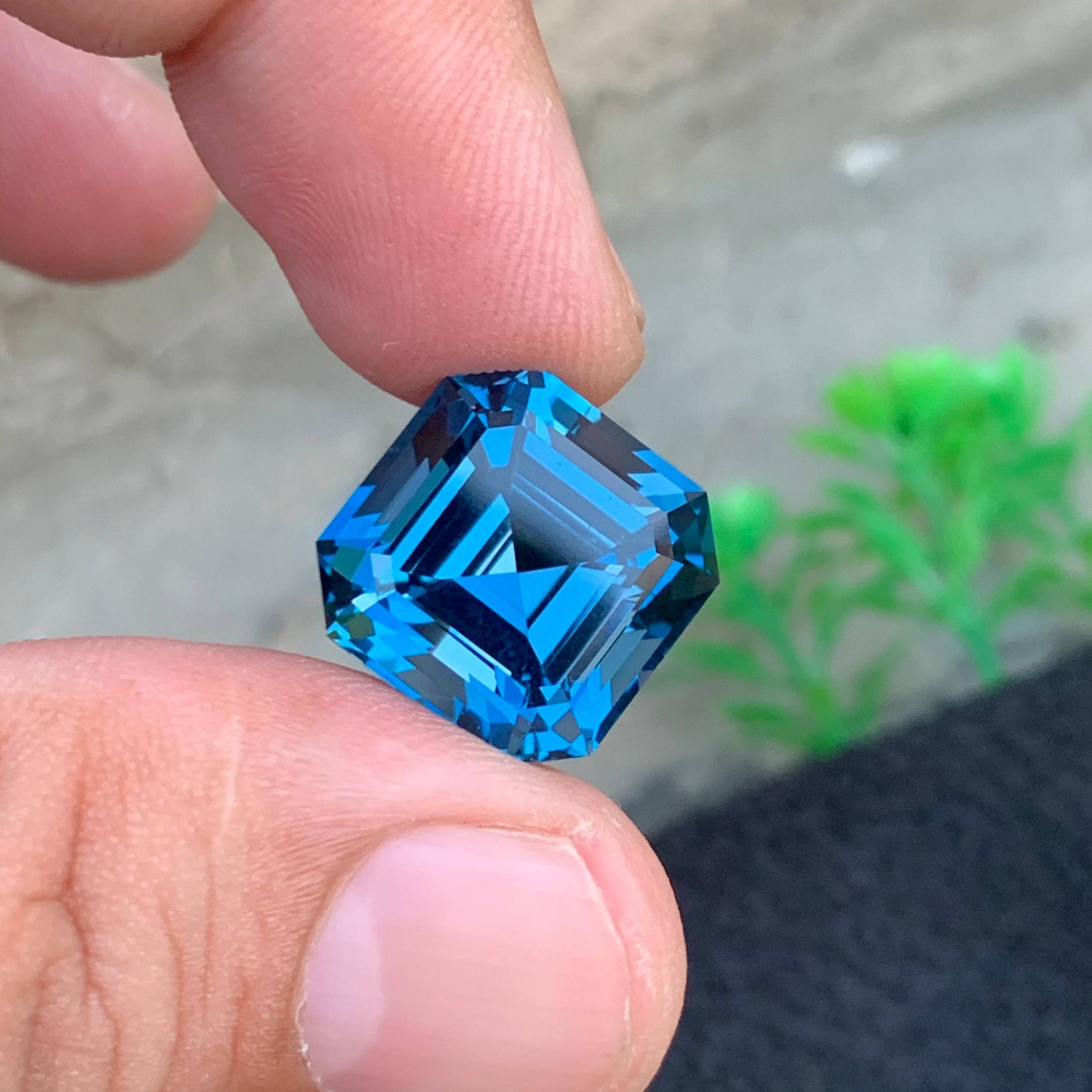 23.80 Carats London Blue Topaz Stone