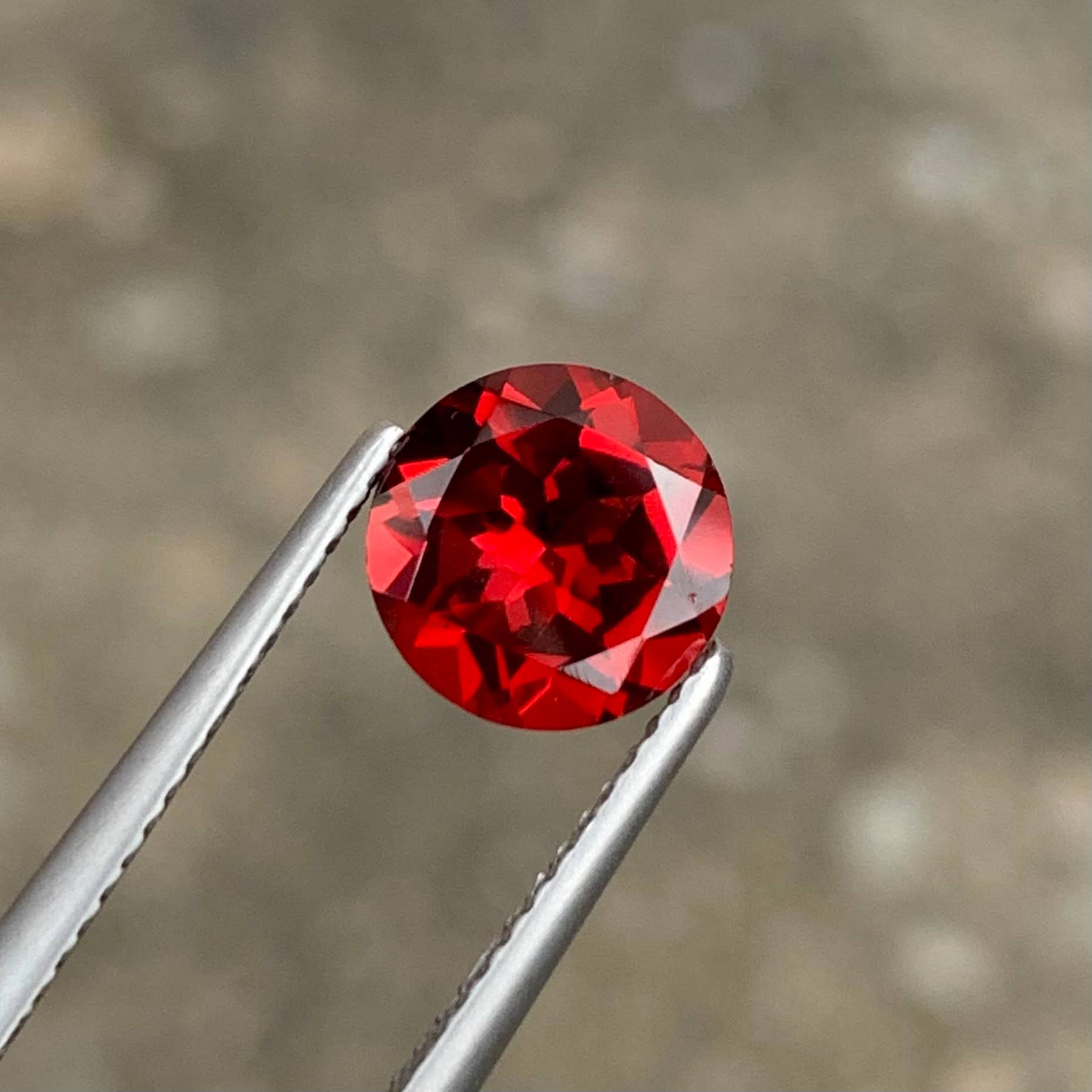 2.60ct Red Garnet Round Brilliant Cut 