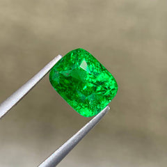2.79 Carats Certified Tsavorite Garnet 