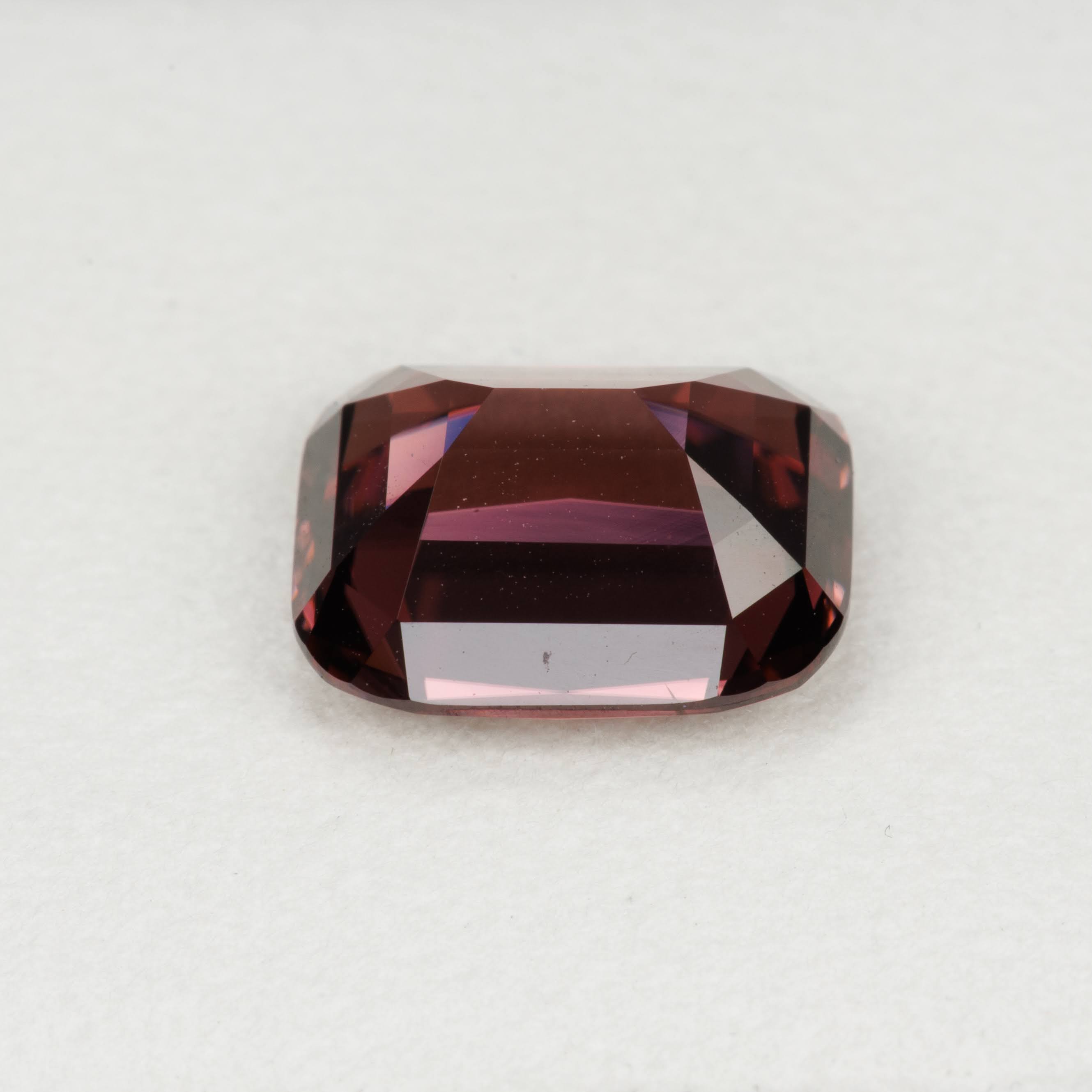 7.15 Carats Peachy Red Zircon Stone