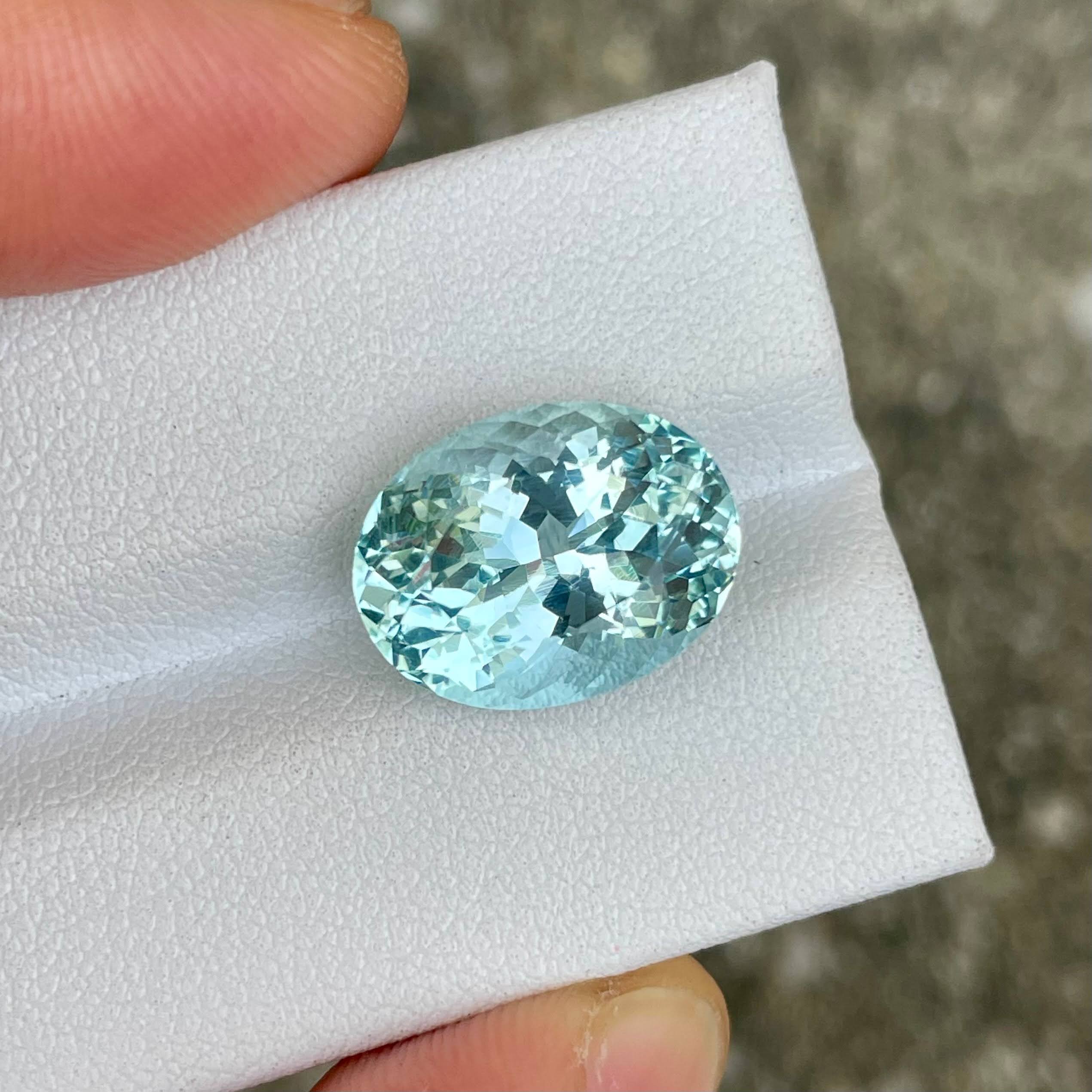 7.68 Carats Blue Aquamarine Oval Stone