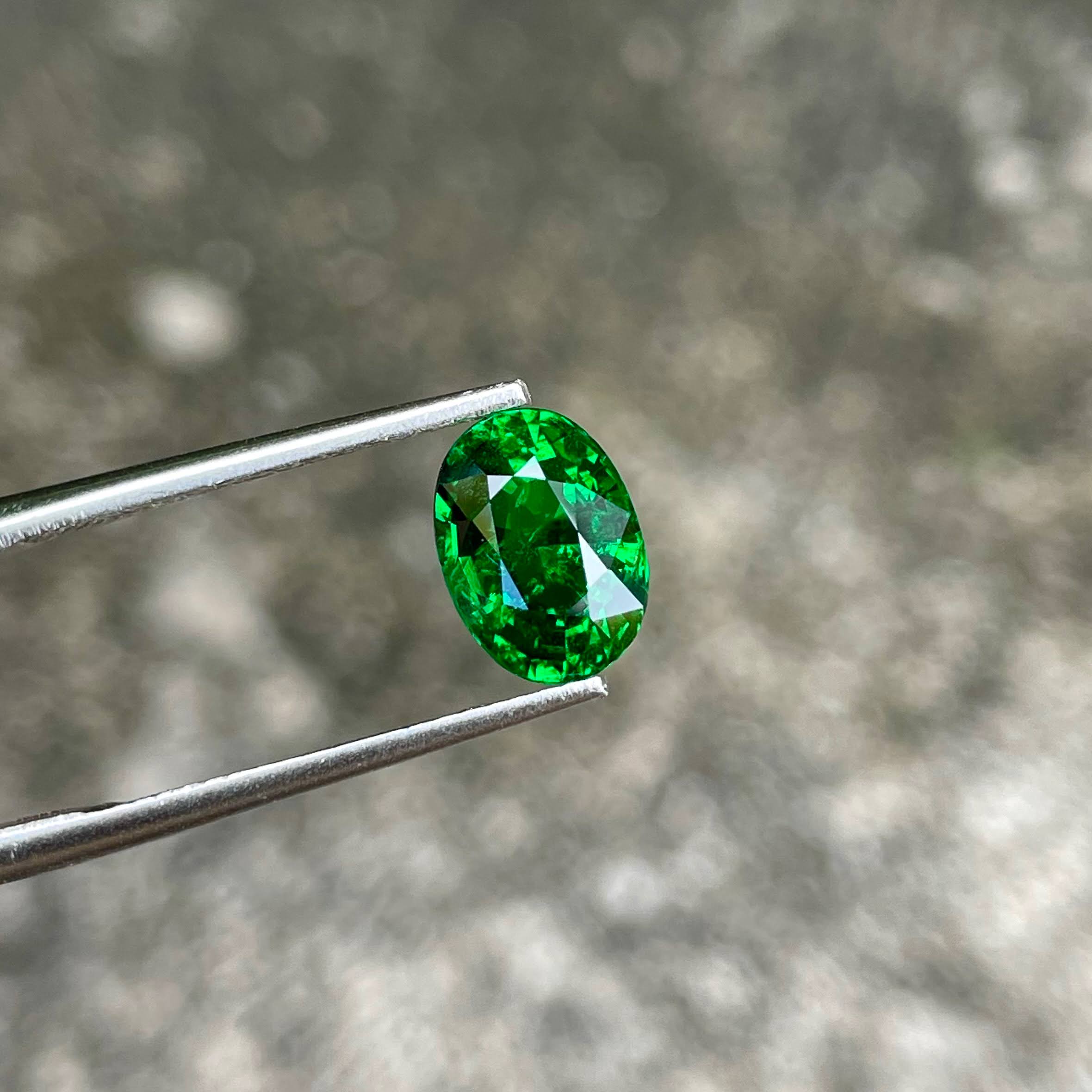 2.35 carats Green Tsavorite Garnet Gem