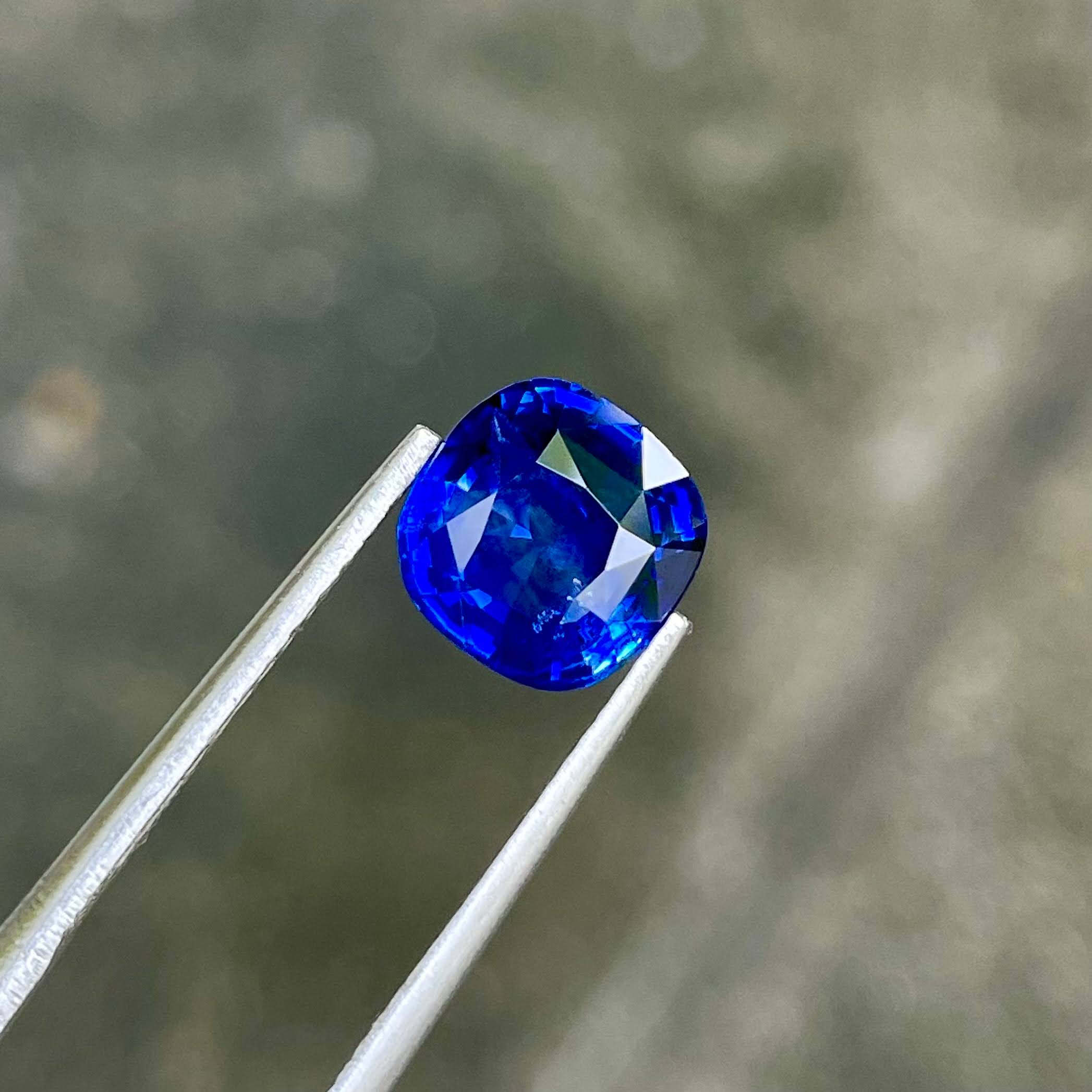 3.04 carats Cornflower Blue Sapphire