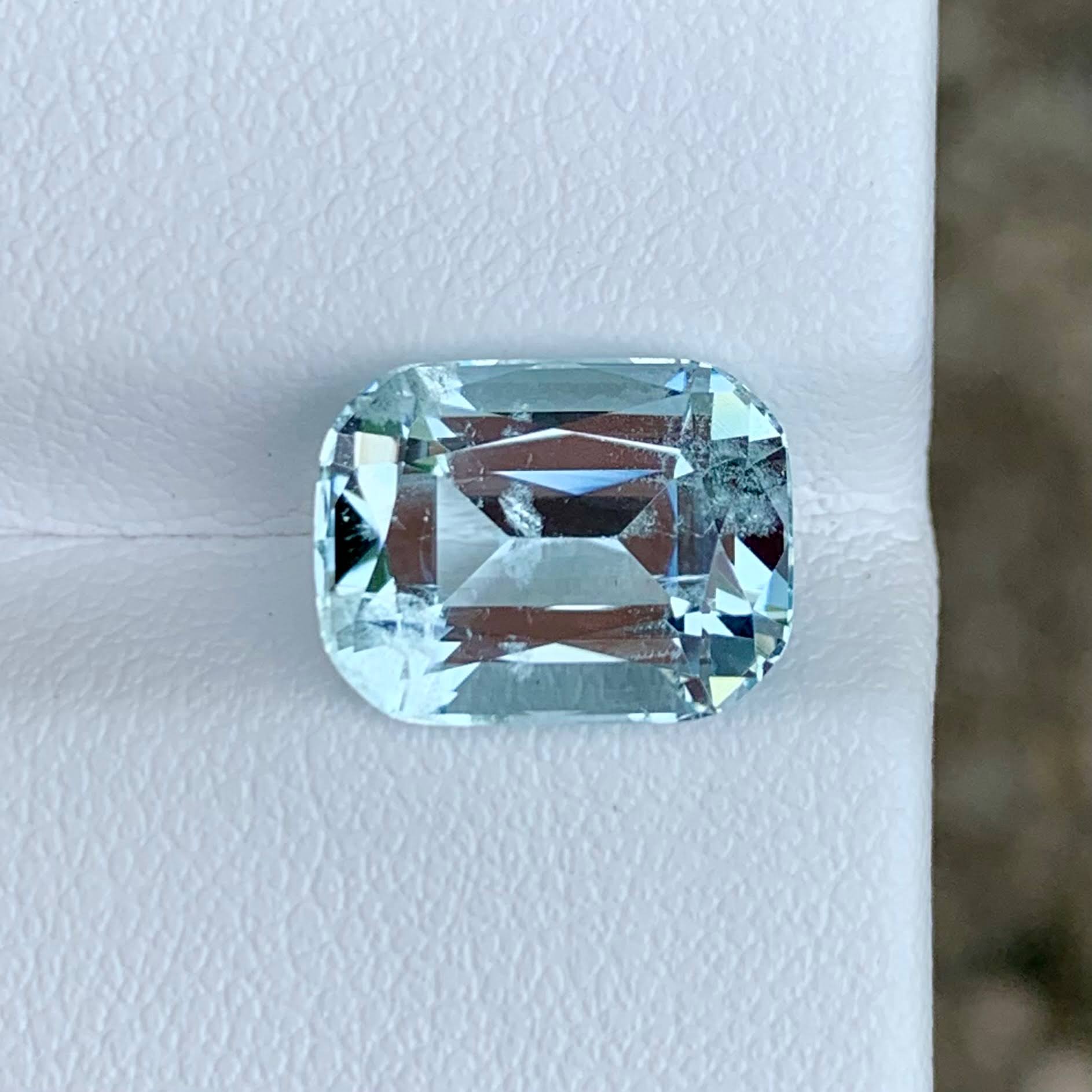 sea-blue-aquamarine-3-93ct-pakistan