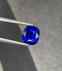 4.00 Carats Royal Blue Sapphire Gem