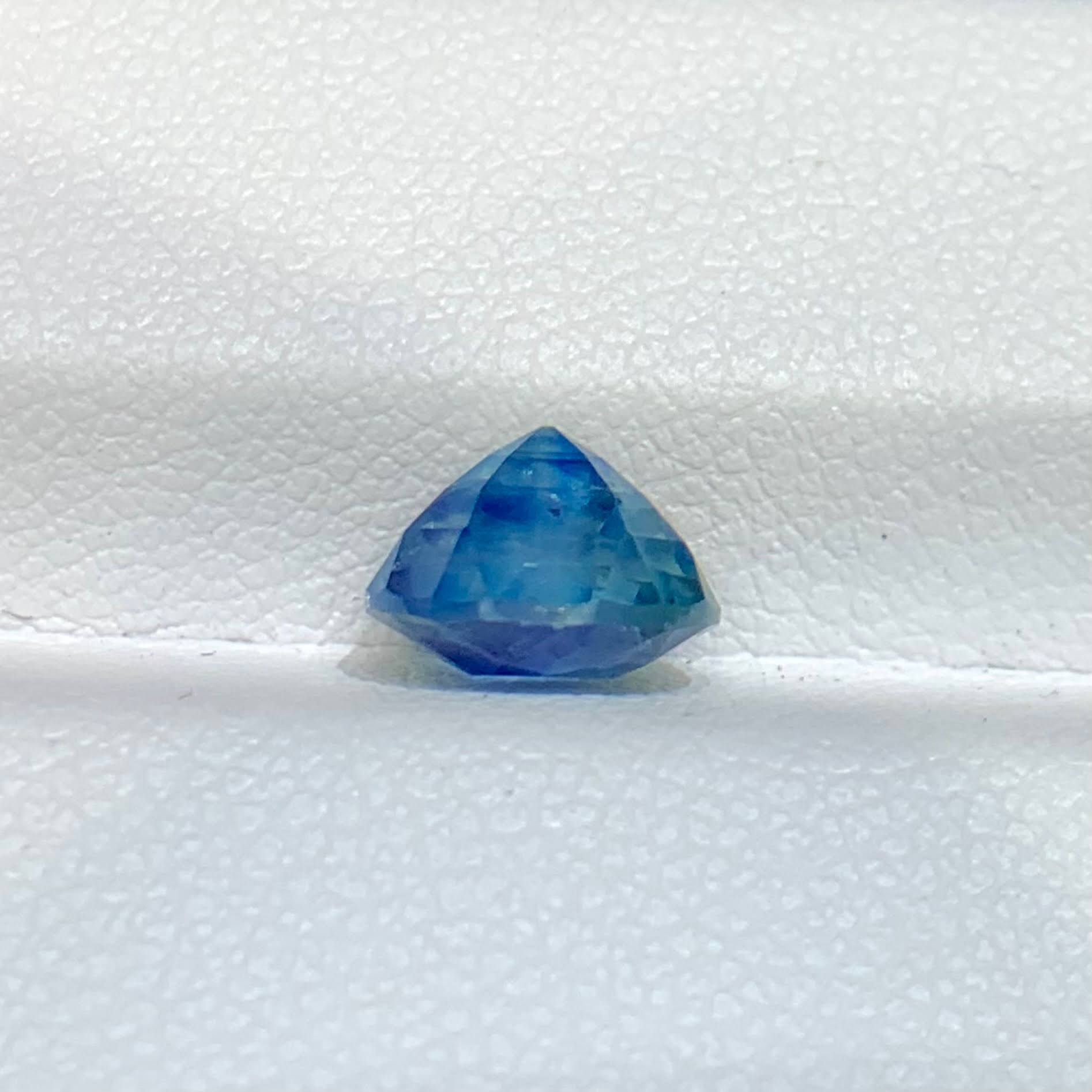 2-65-carats-bicolor-parti-sapphire-oval-faceted-madagascar
