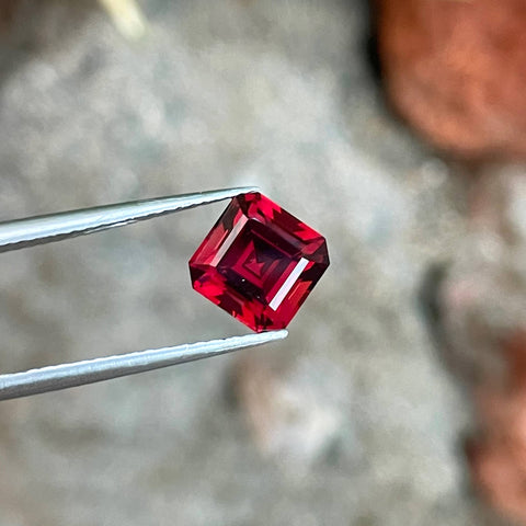 2.60 Carats Bright Red Garnet Stone 