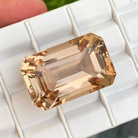 Exquisite Deep color 146.50 carats Natural Topaz Gemstone