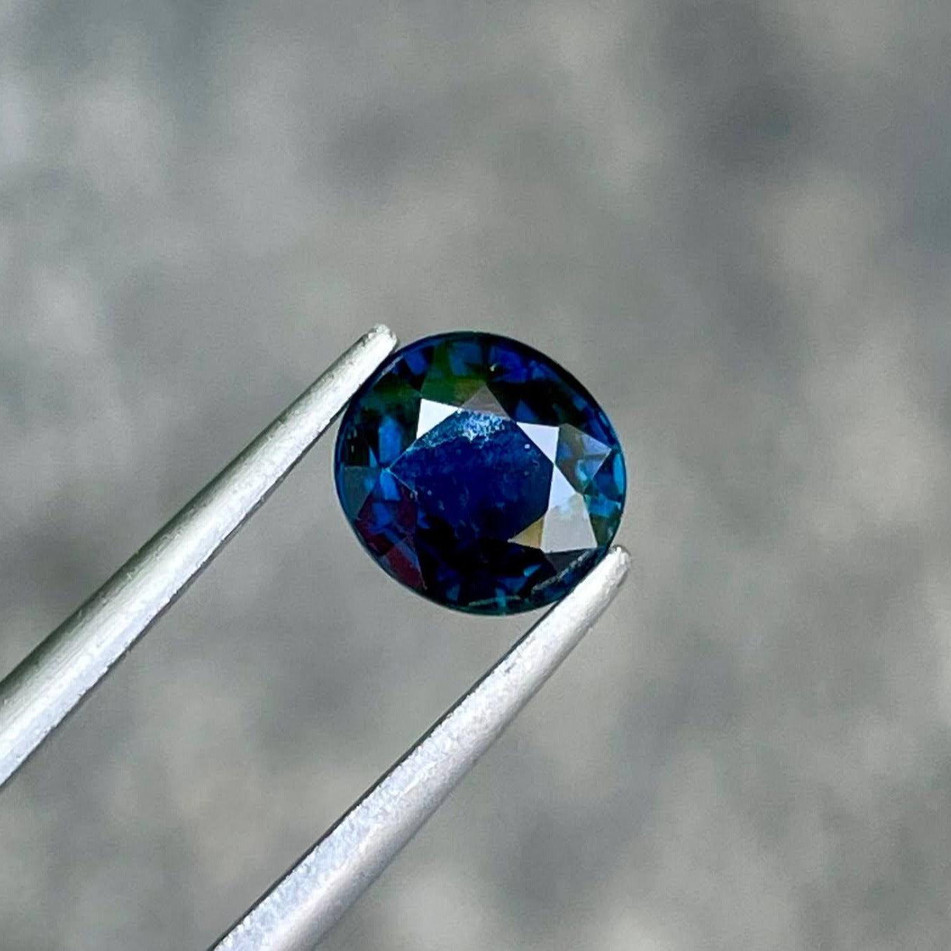 1.09 Carats Deep Sapphire Oval Stone