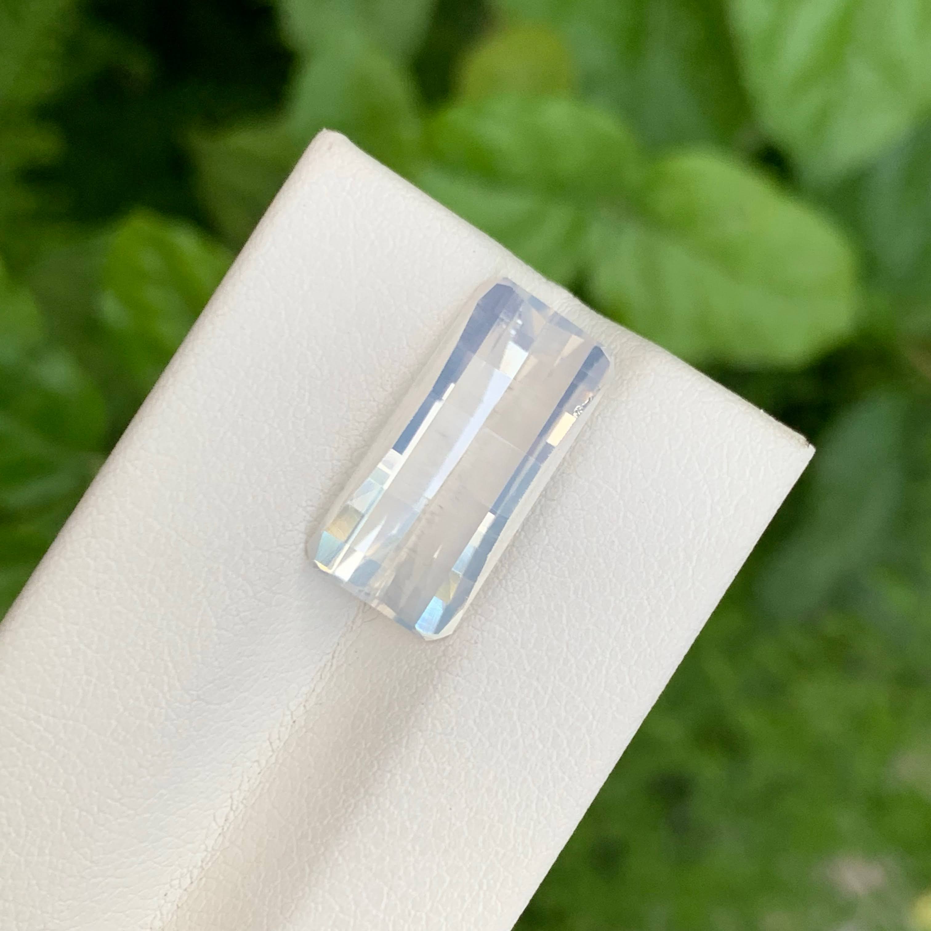 7.40 Carats Fine Quality Moonstone Gem