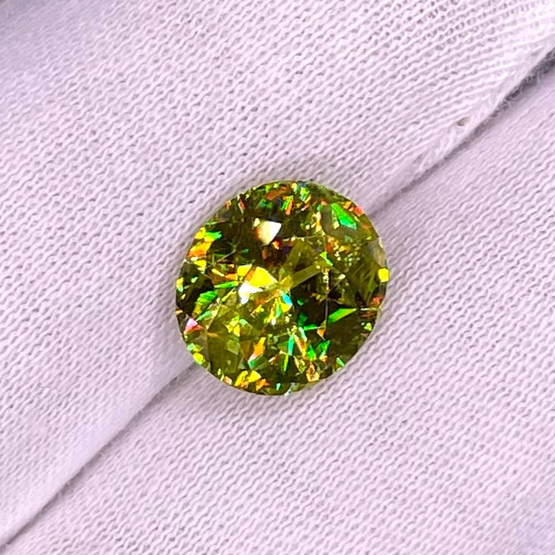 4.50 Carats Oval Green Sphene Gemstone