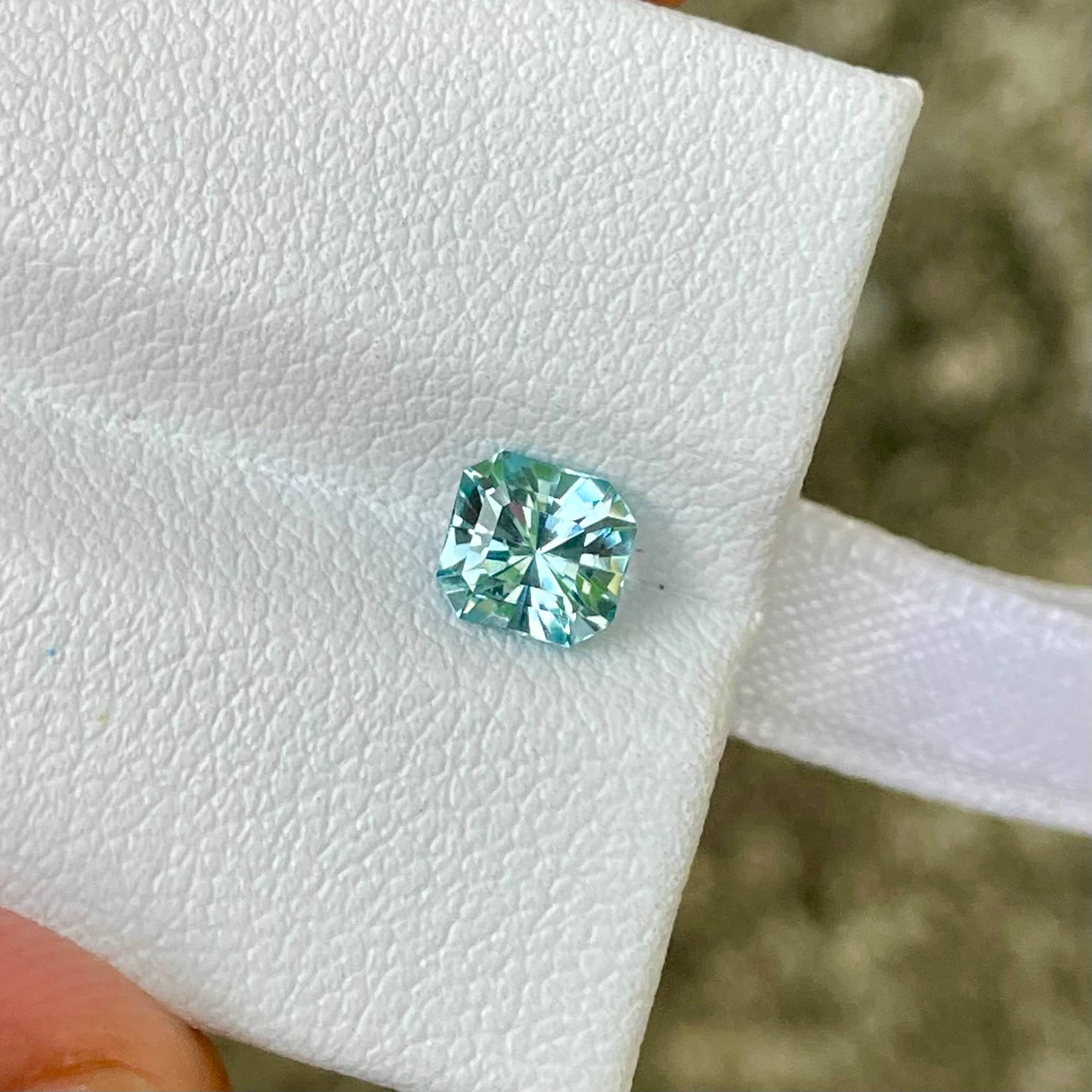 0.76 Carats Blue Aquamarine Gemstone