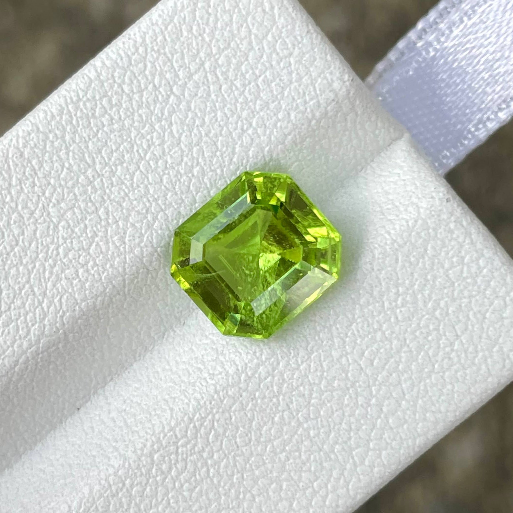4.16 Carats Peridot Stone Emerald Cut