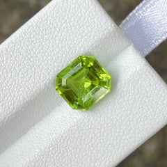 4.16 Carats Peridot Stone Emerald Cut