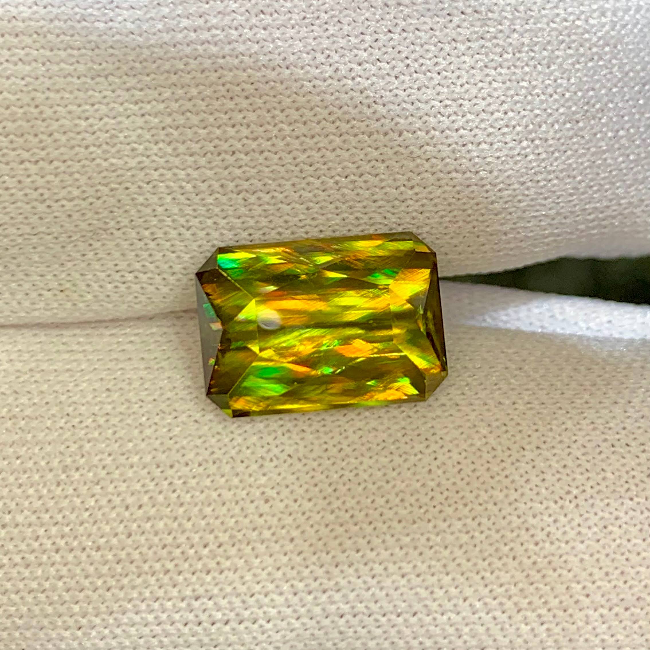 4-67-carats-fire-rainbow-sphene-octagon-radiant-cut-madagascar
