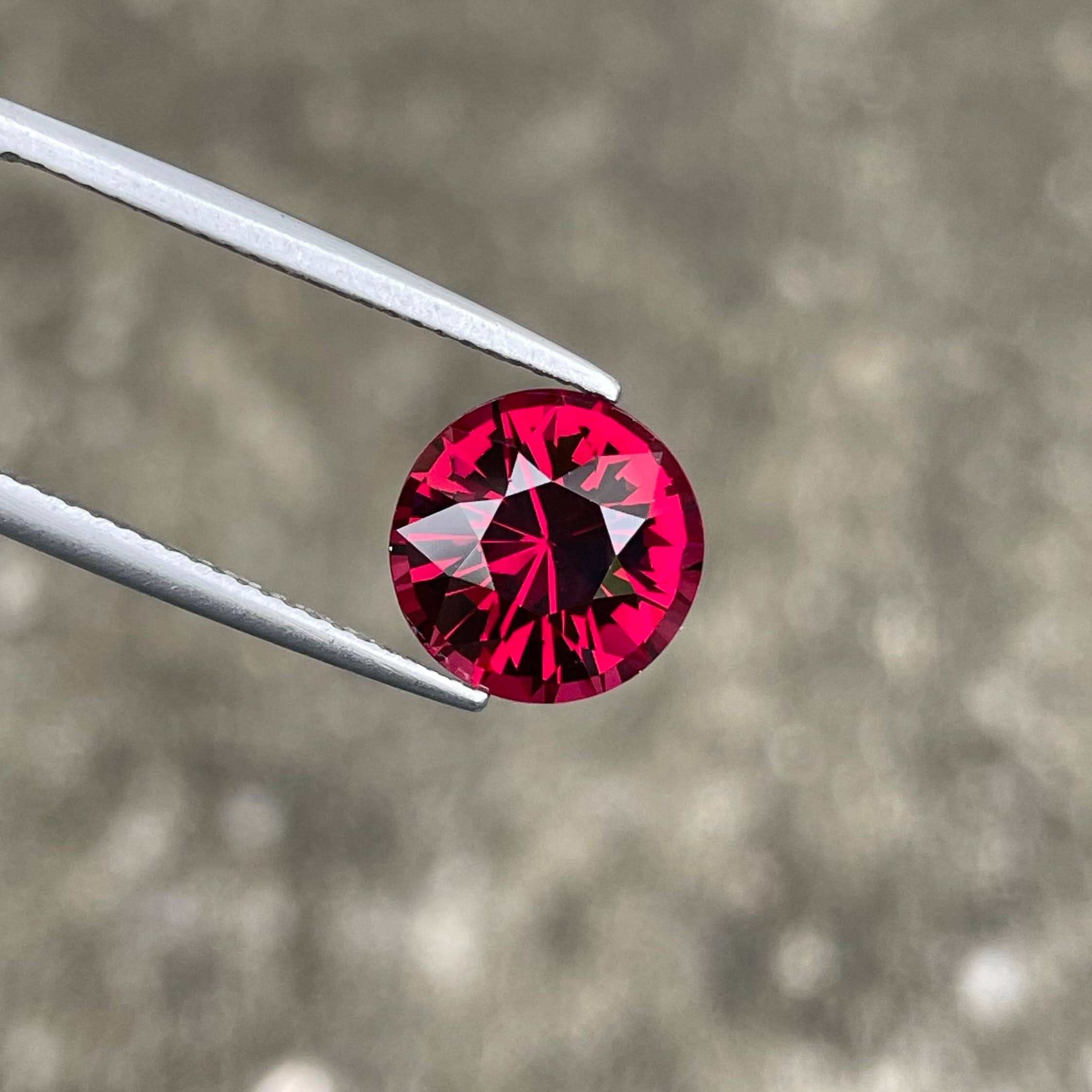 5.08 Carats Red Garnet Round Gemstone