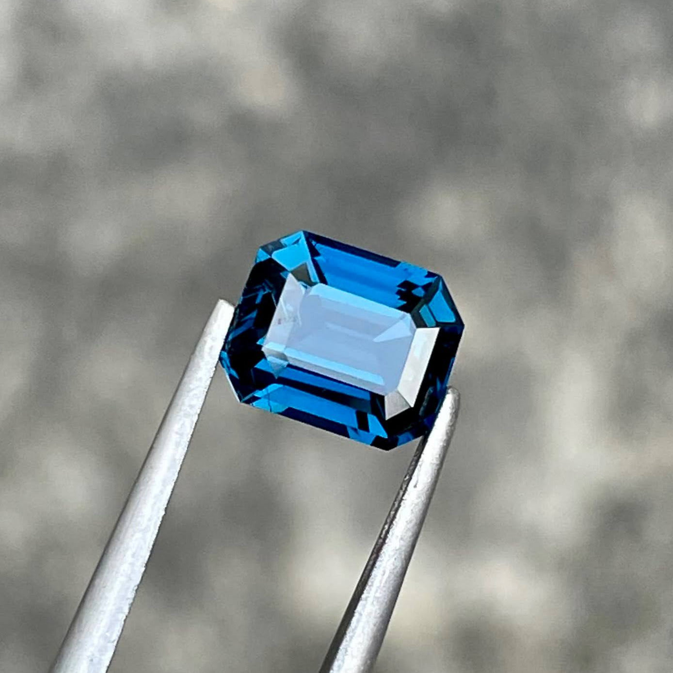 1.47 Carats Cobalt Blue Spinel Stone