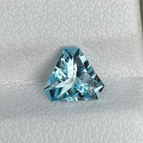 0.90 Carats Blue Aquamarine Stone