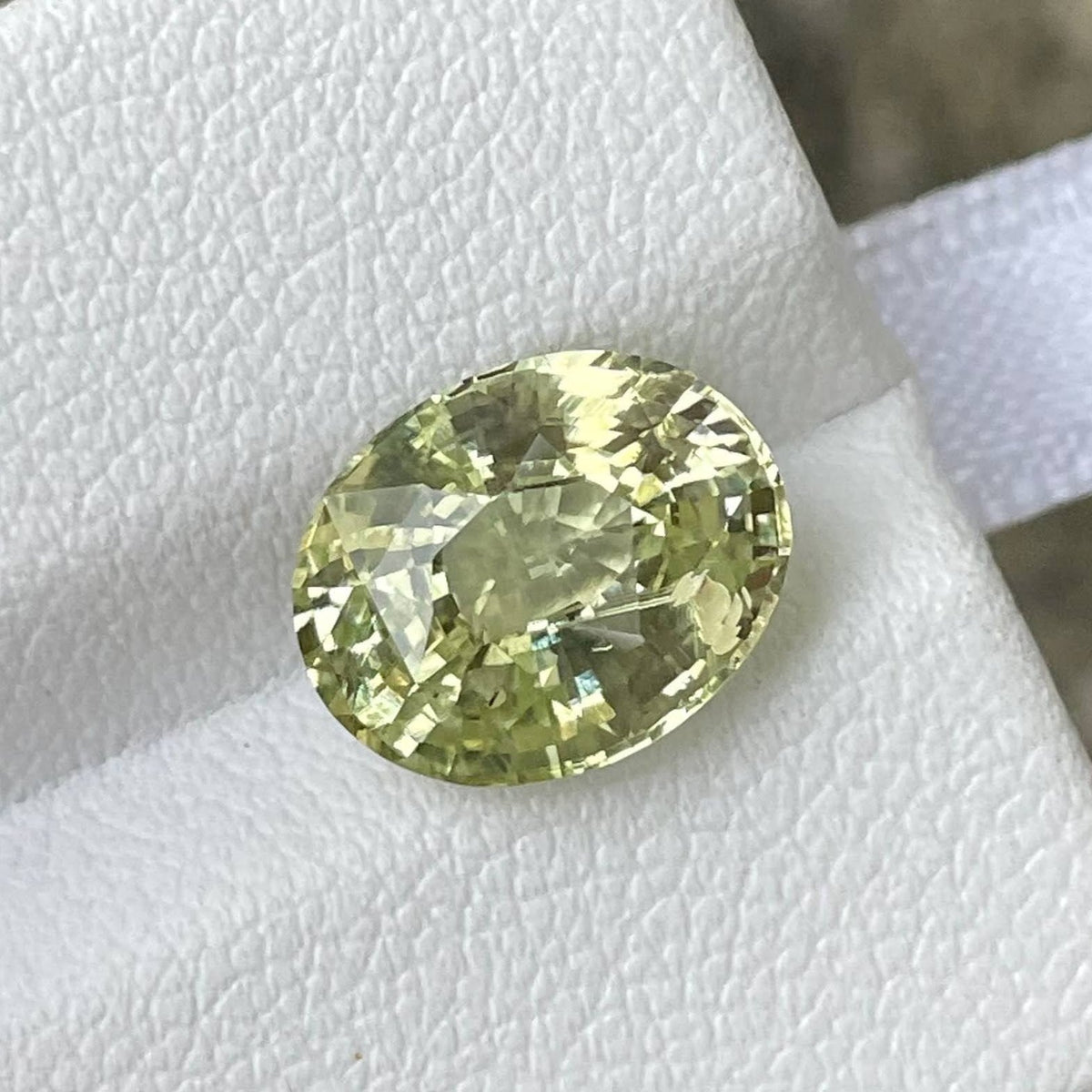 4.99 Carats Yellow Sapphire Gemstone