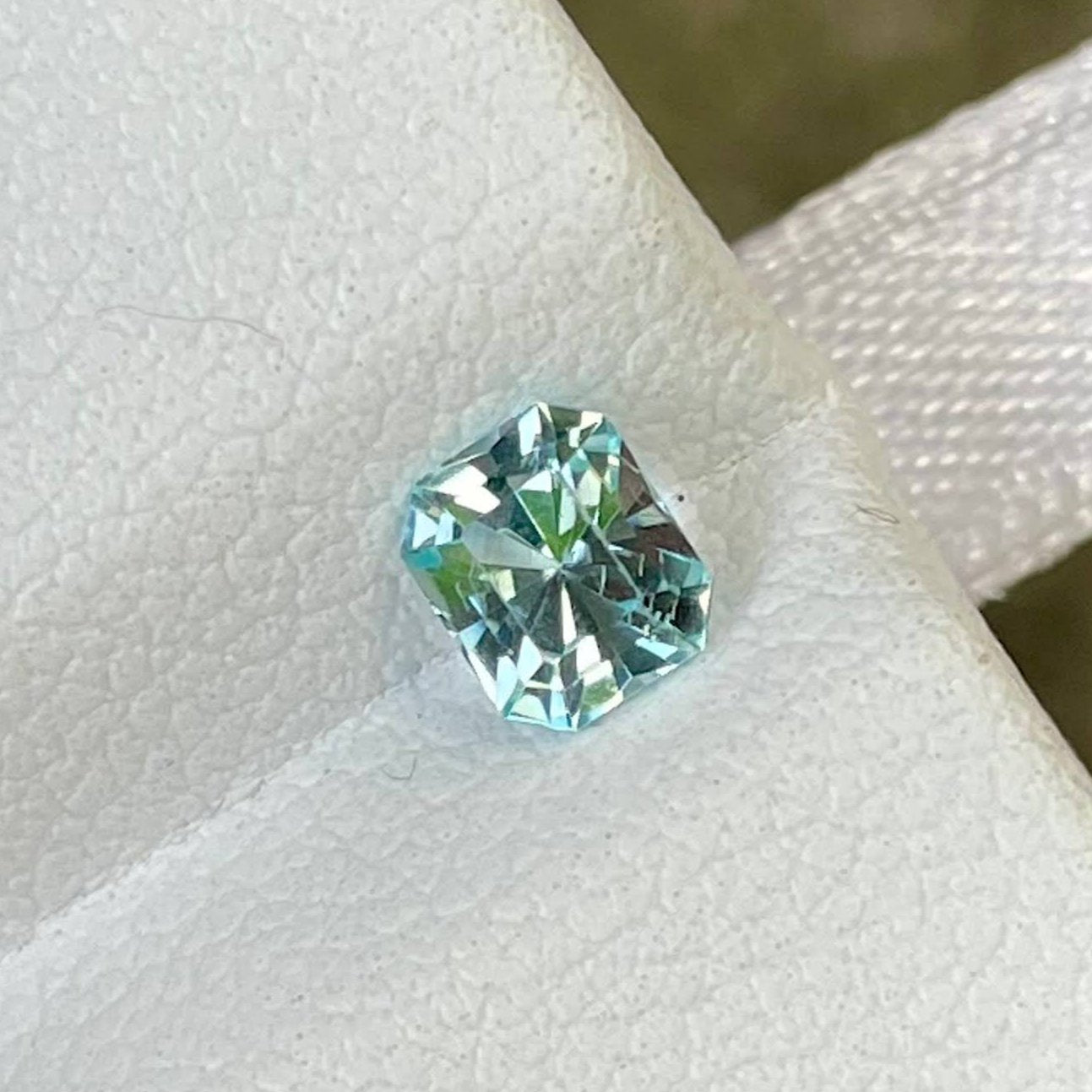 0.49 Carats Blue Aquamarine Gemstone