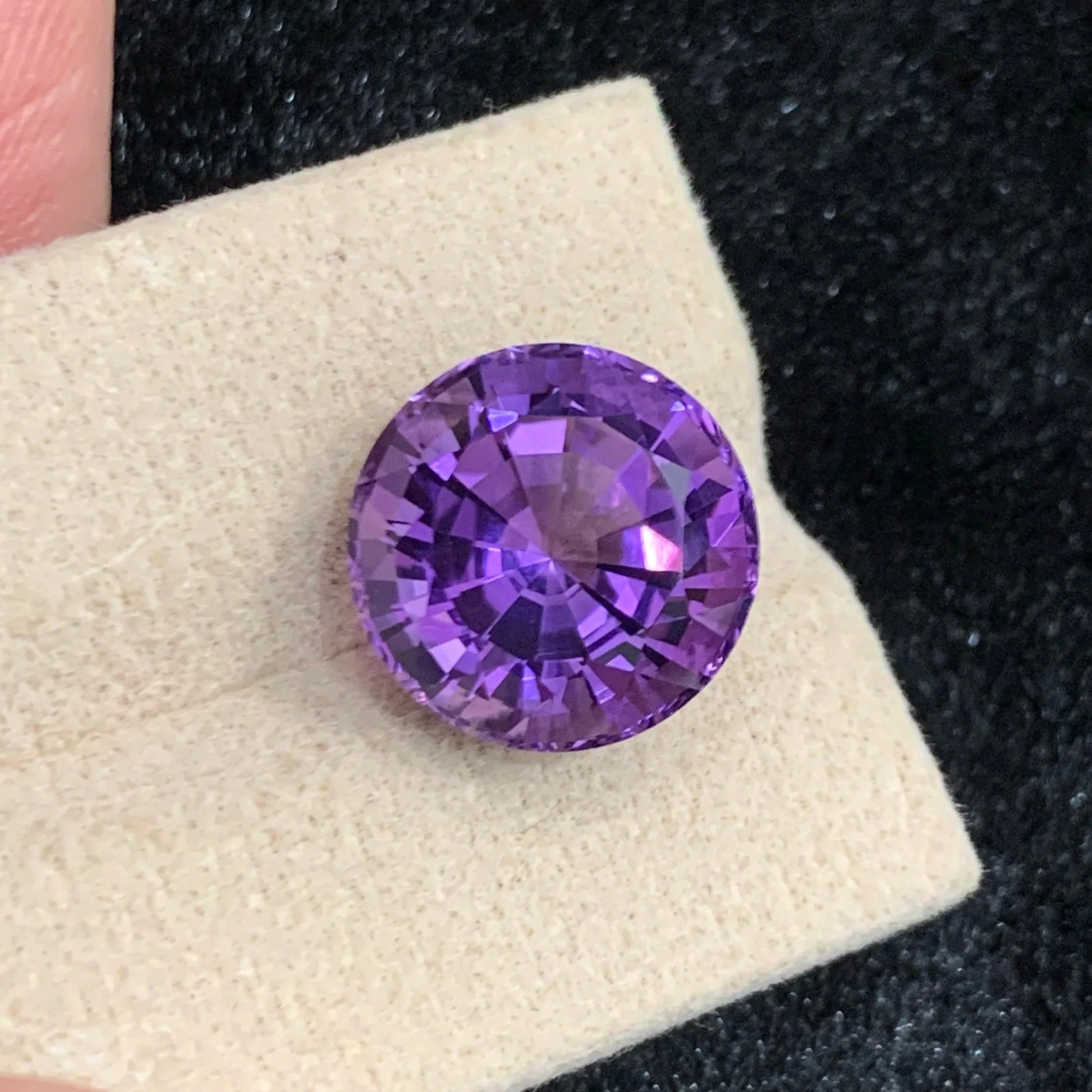 10-05-carats-purple-amethyst-round-shape-brazilian-gemstone