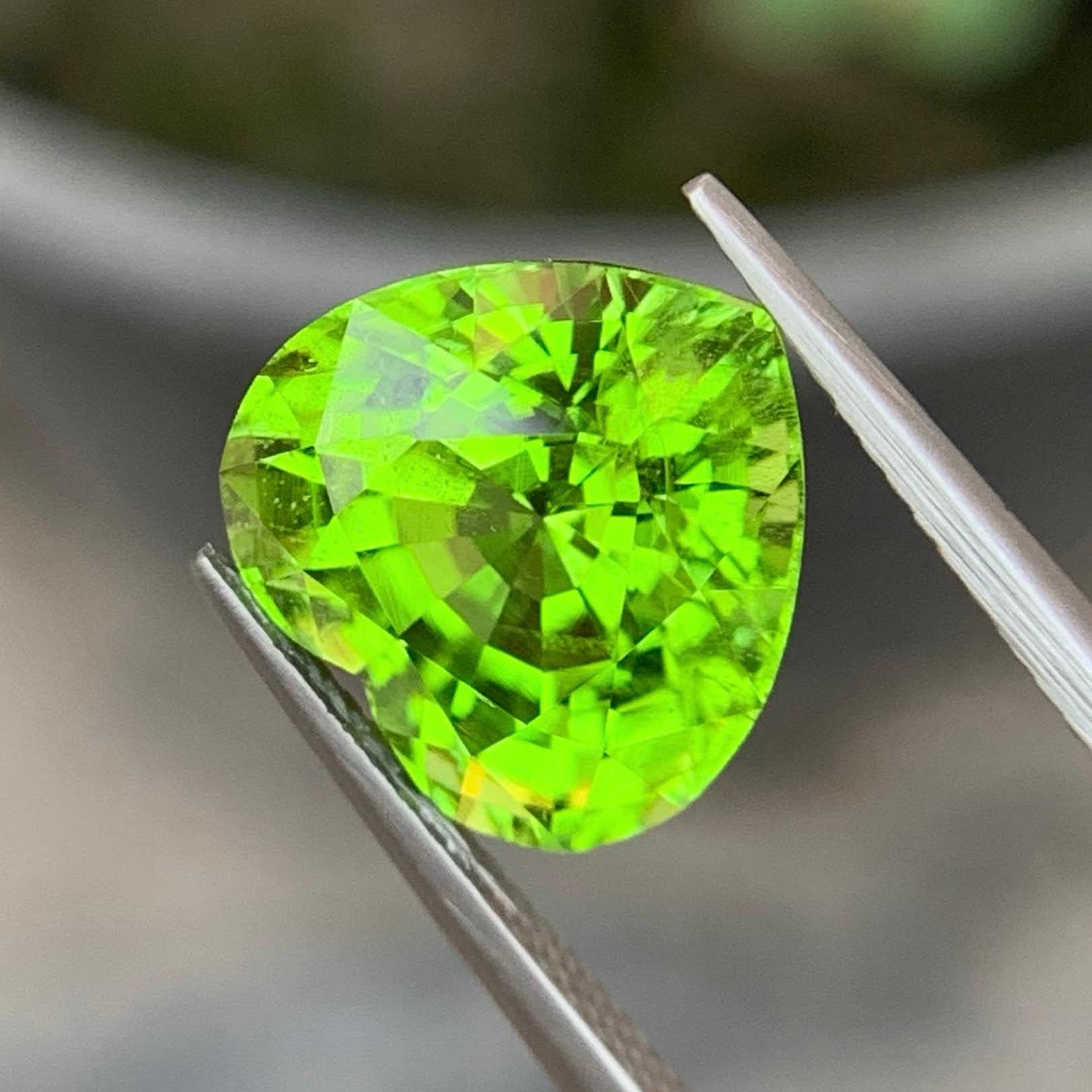 pakistan-peridot-7-60ct-heart-cut