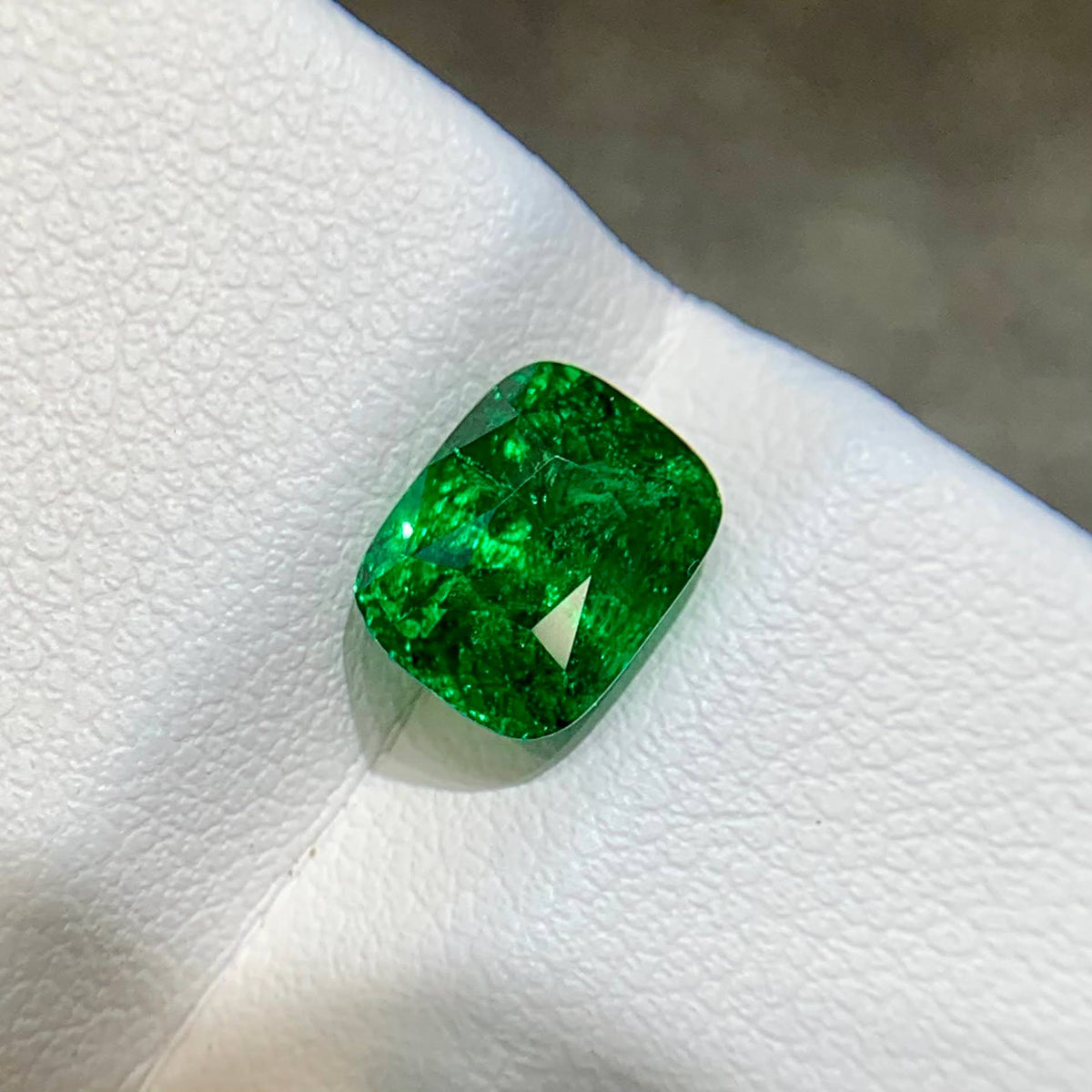 2.79 Carats Certified Tsavorite Garnet 