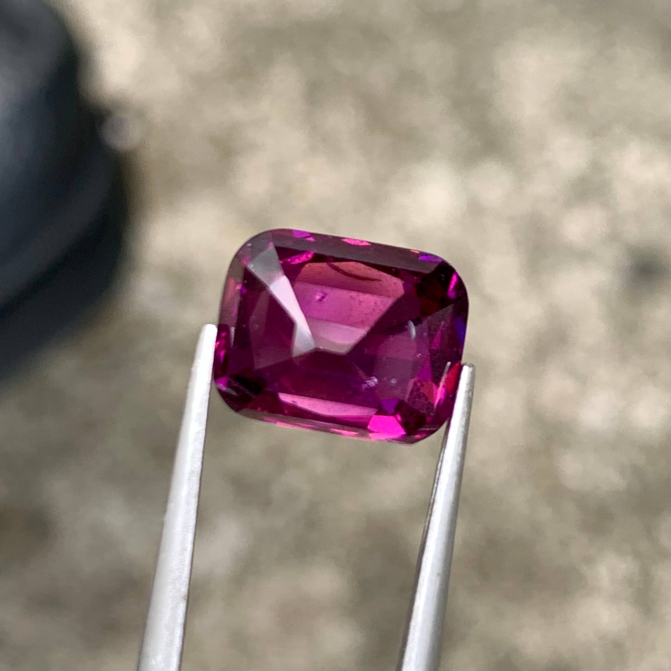 5-07-carats-vivid-reddish-pink-garnet-cushion-brilliant-cut-tanzania