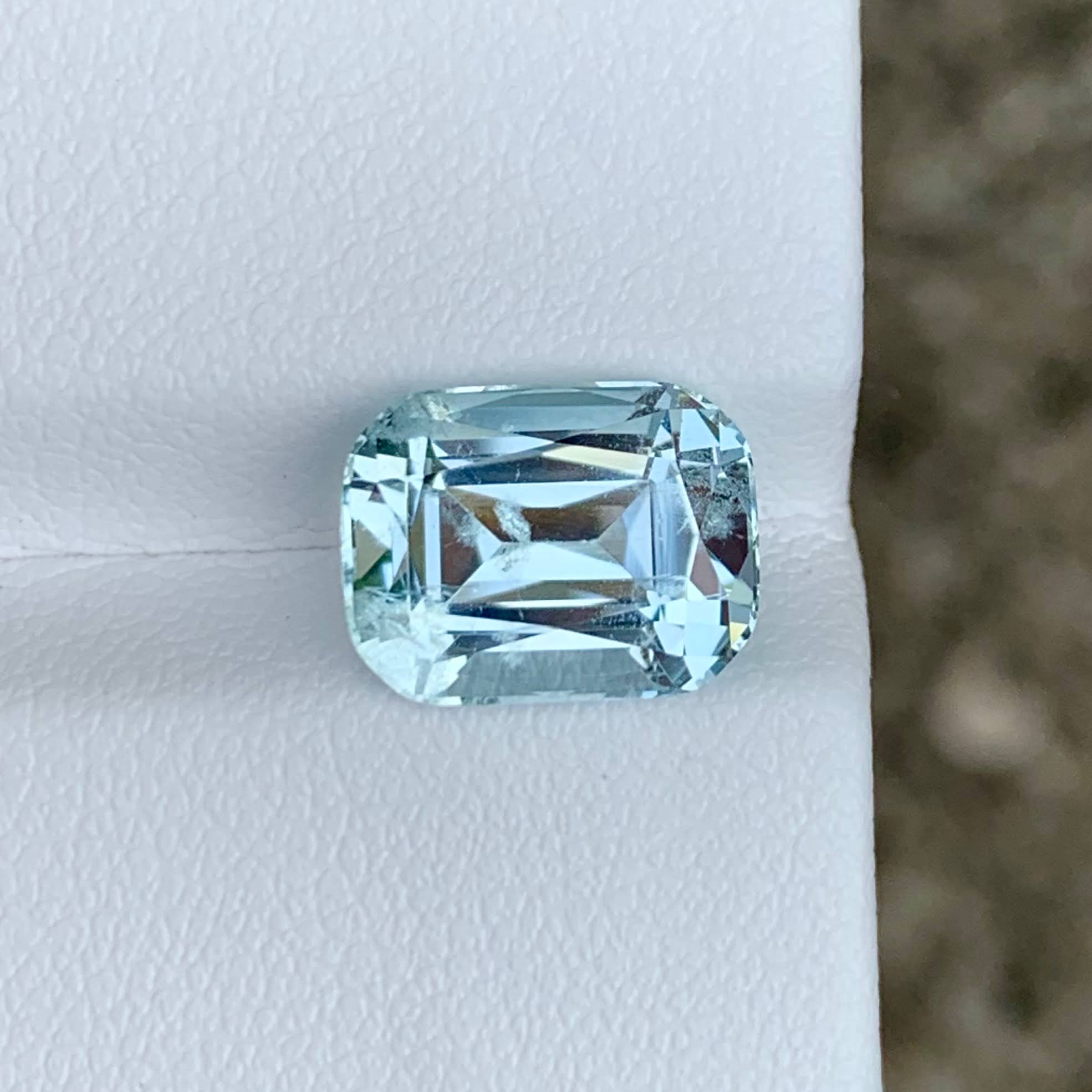 sea-blue-aquamarine-3-93ct-pakistan